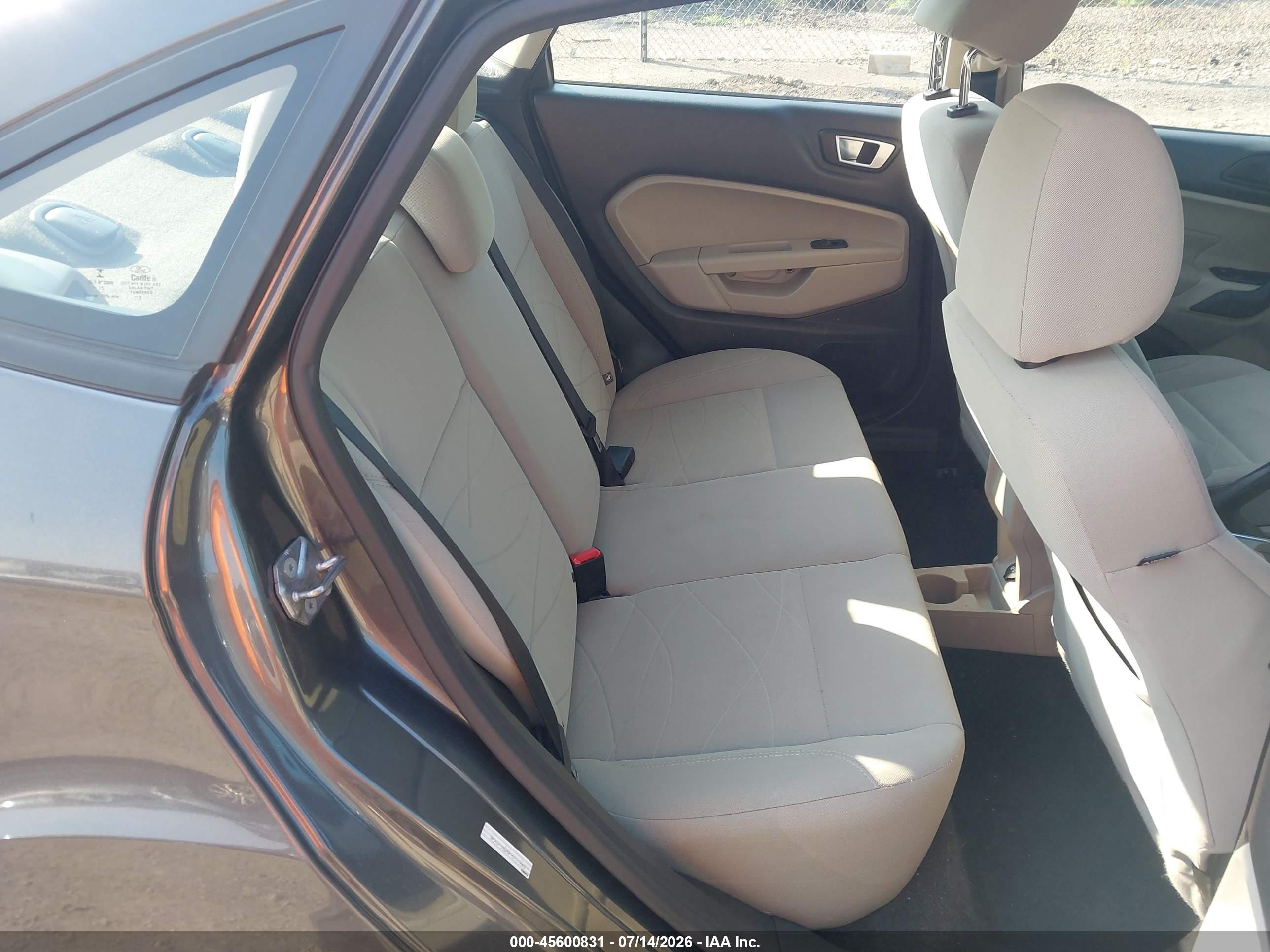 2015 Ford Fiesta Se Серый vin: 3FADP4BJ5FM210745