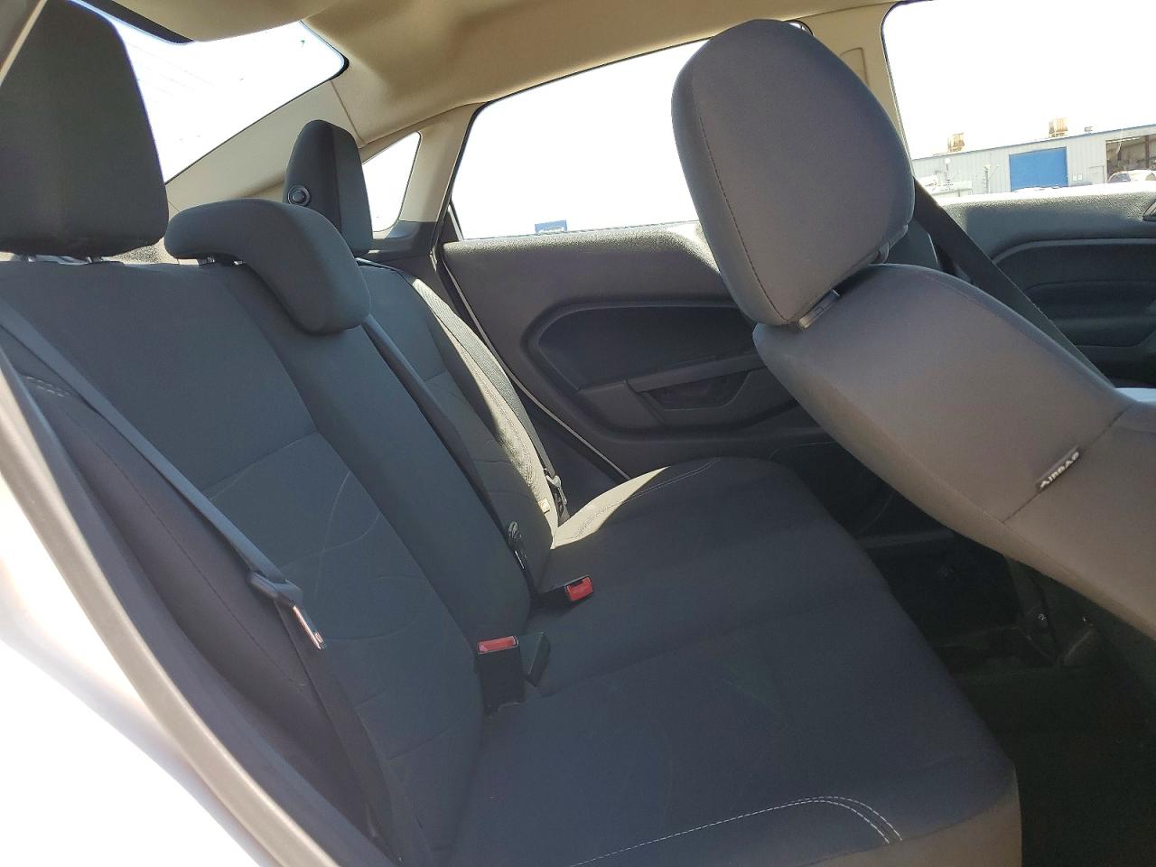 2015 Ford Fiesta Se White vin: 3FADP4BJ5FM211023