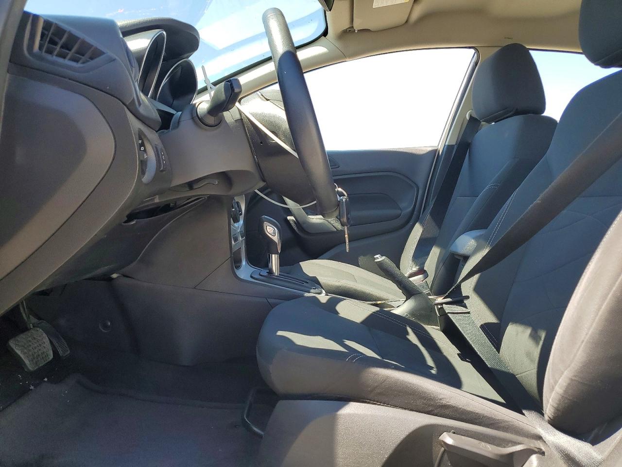 2015 Ford Fiesta Se White vin: 3FADP4BJ5FM211023