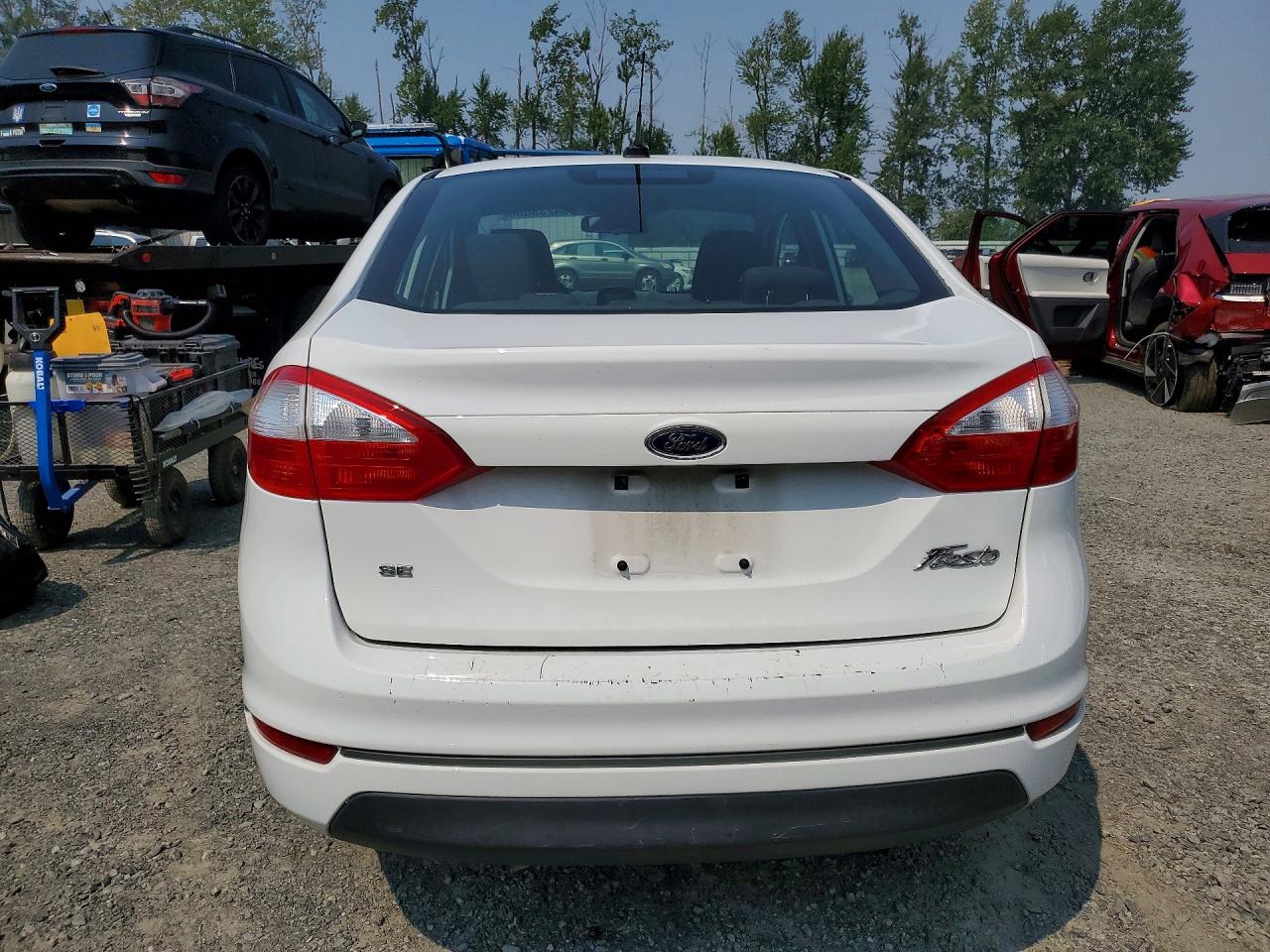 2015 Ford Fiesta Se White vin: 3FADP4BJ5FM225536