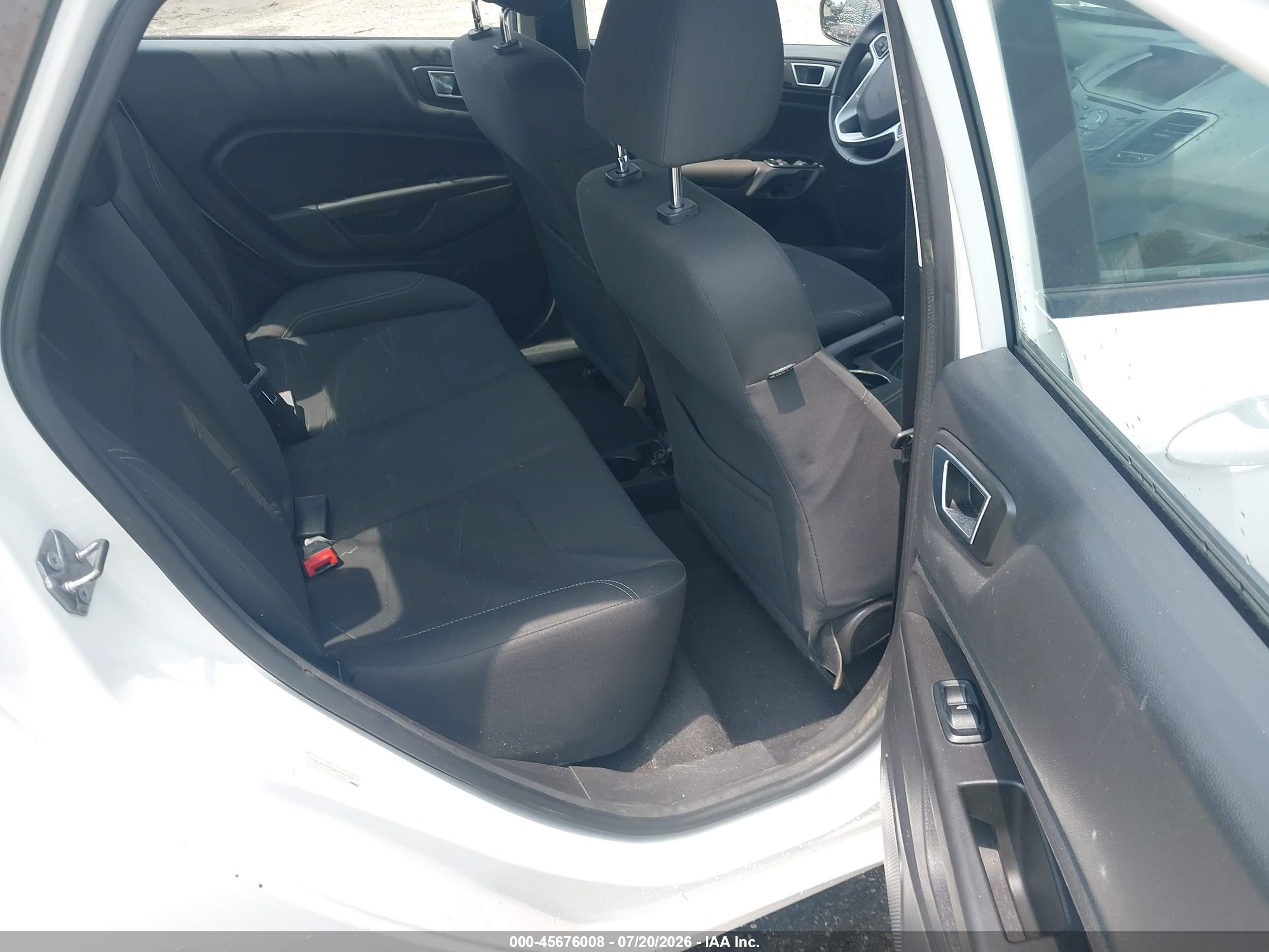 2015 Ford Fiesta Se Белый vin: 3FADP4BJ6FM191526