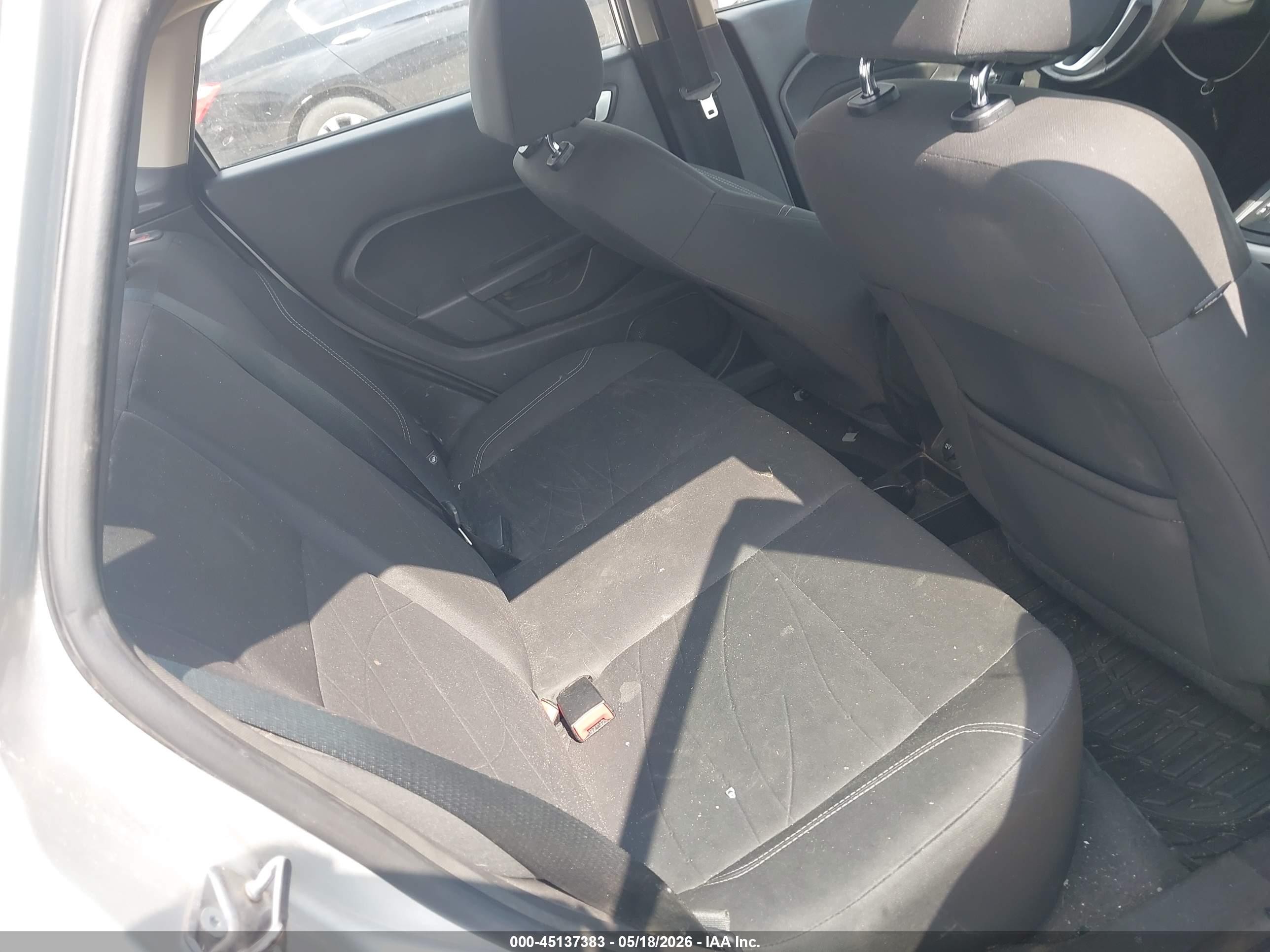 2015 Ford Fiesta Se Silver vin: 3FADP4BJ6FM208504