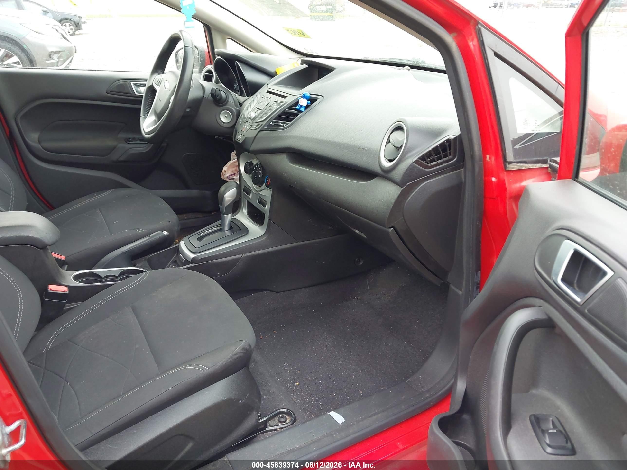 2015 Ford Fiesta Se Красный vin: 3FADP4BJ6FM221124