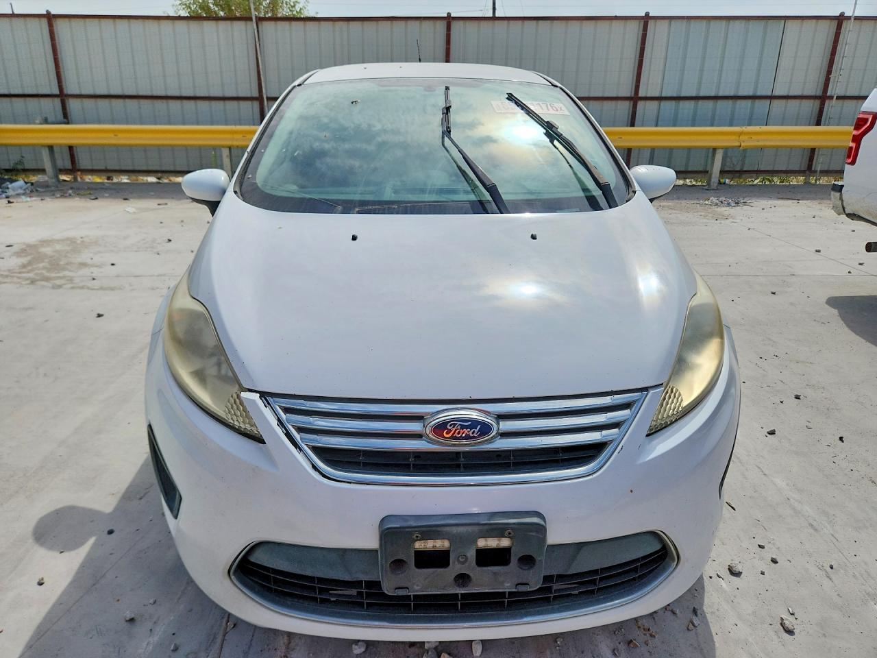2011 Ford Fiesta Se Белый vin: 3FADP4BJ7BM108406