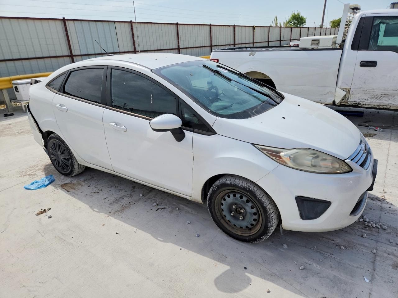 2011 Ford Fiesta Se Белый vin: 3FADP4BJ7BM108406