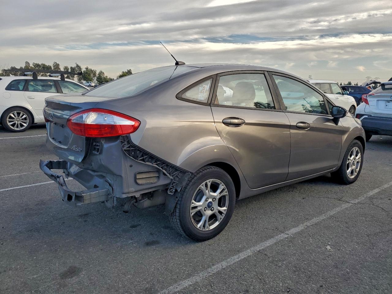 2014 Ford Fiesta Se Серый vin: 3FADP4BJ7EM133343