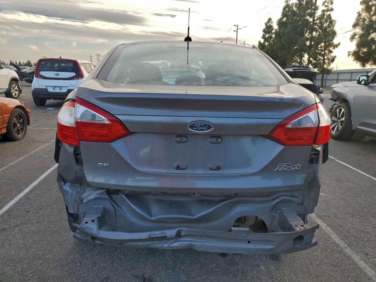 2014 Ford Fiesta Se Серый vin: 3FADP4BJ7EM133343