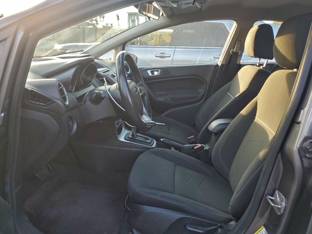 2014 Ford Fiesta Se Серый vin: 3FADP4BJ7EM133343