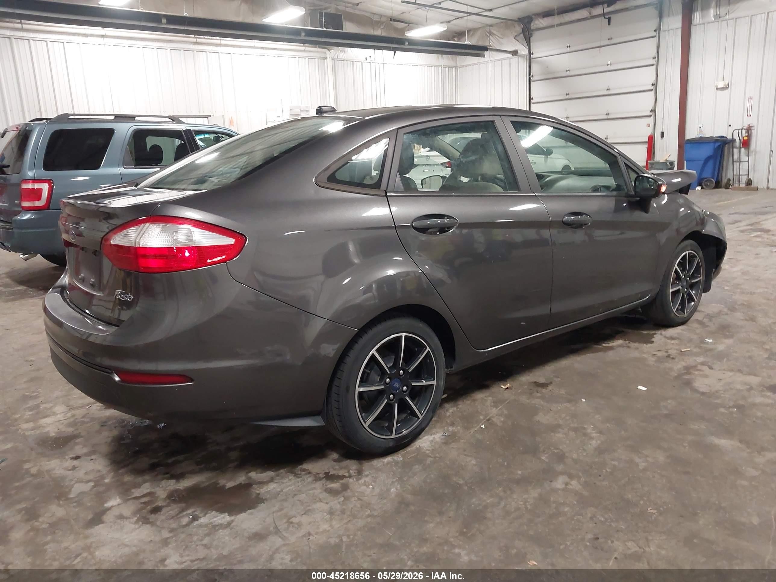 2015 Ford Fiesta Se Gray vin: 3FADP4BJ7FM141329