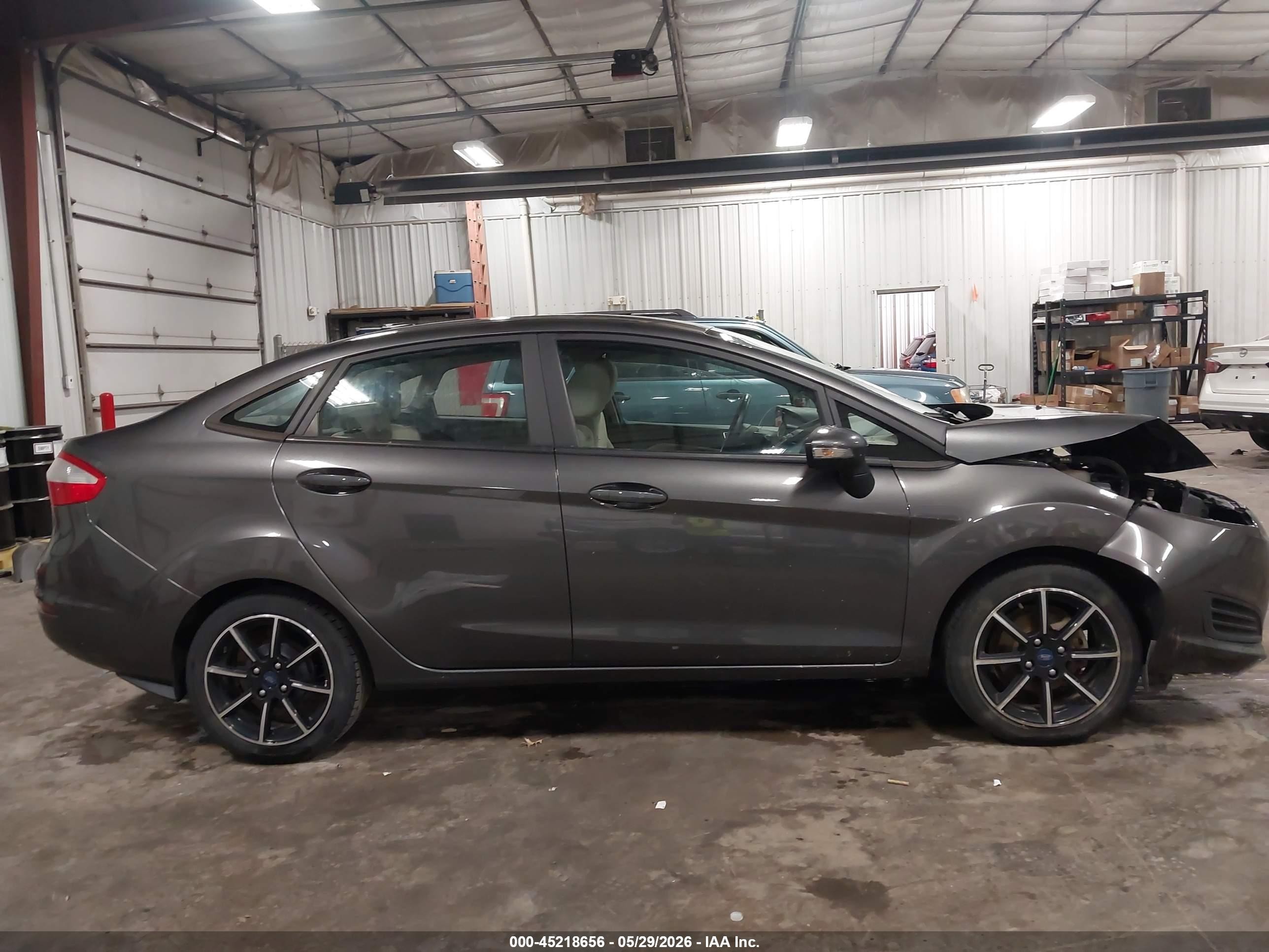 2015 Ford Fiesta Se Gray vin: 3FADP4BJ7FM141329