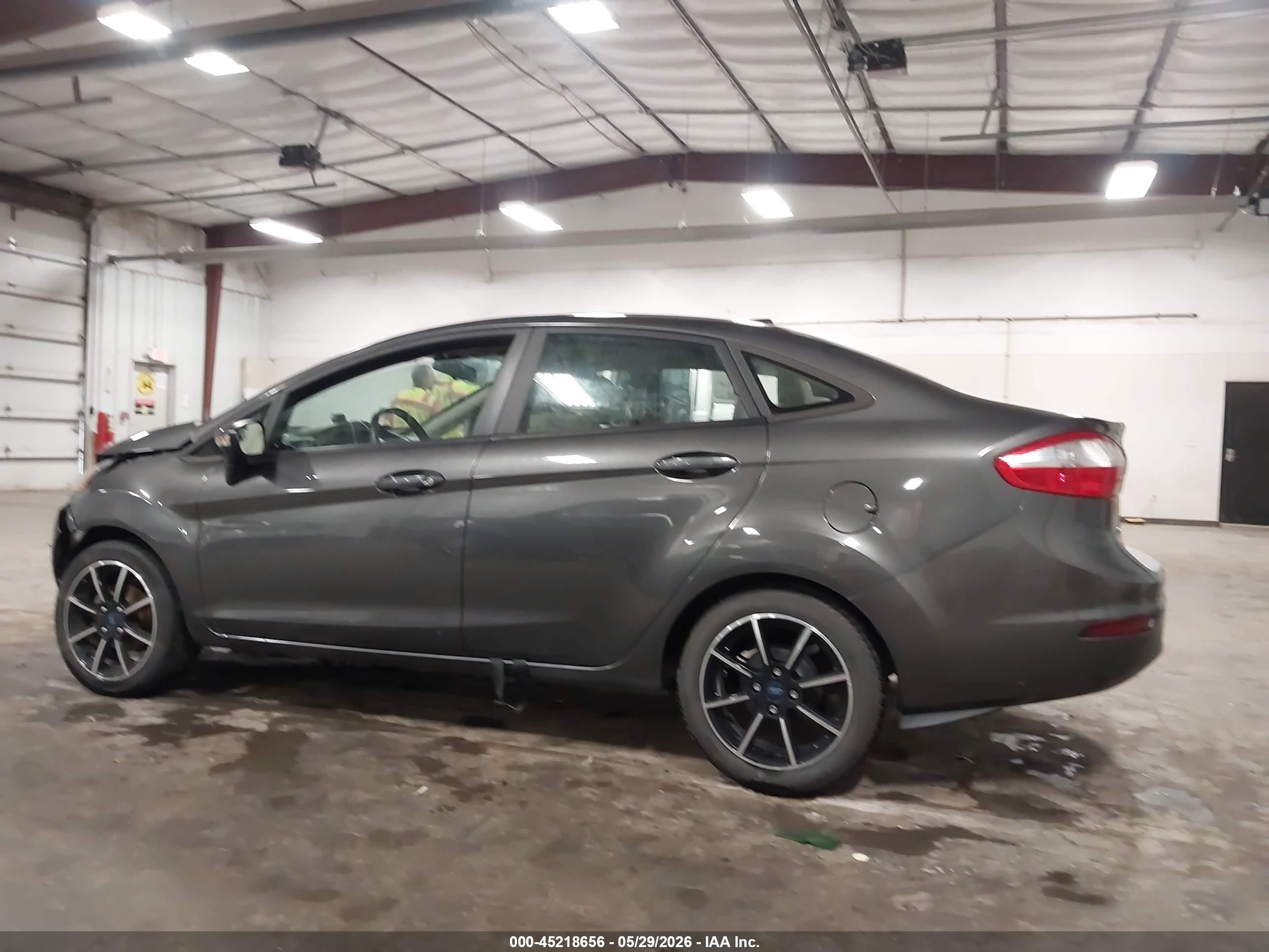2015 Ford Fiesta Se Gray vin: 3FADP4BJ7FM141329