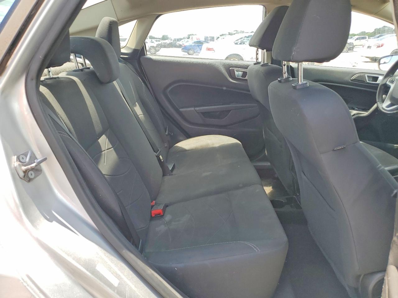 2015 Ford Fiesta Se Silver vin: 3FADP4BJ7FM187968