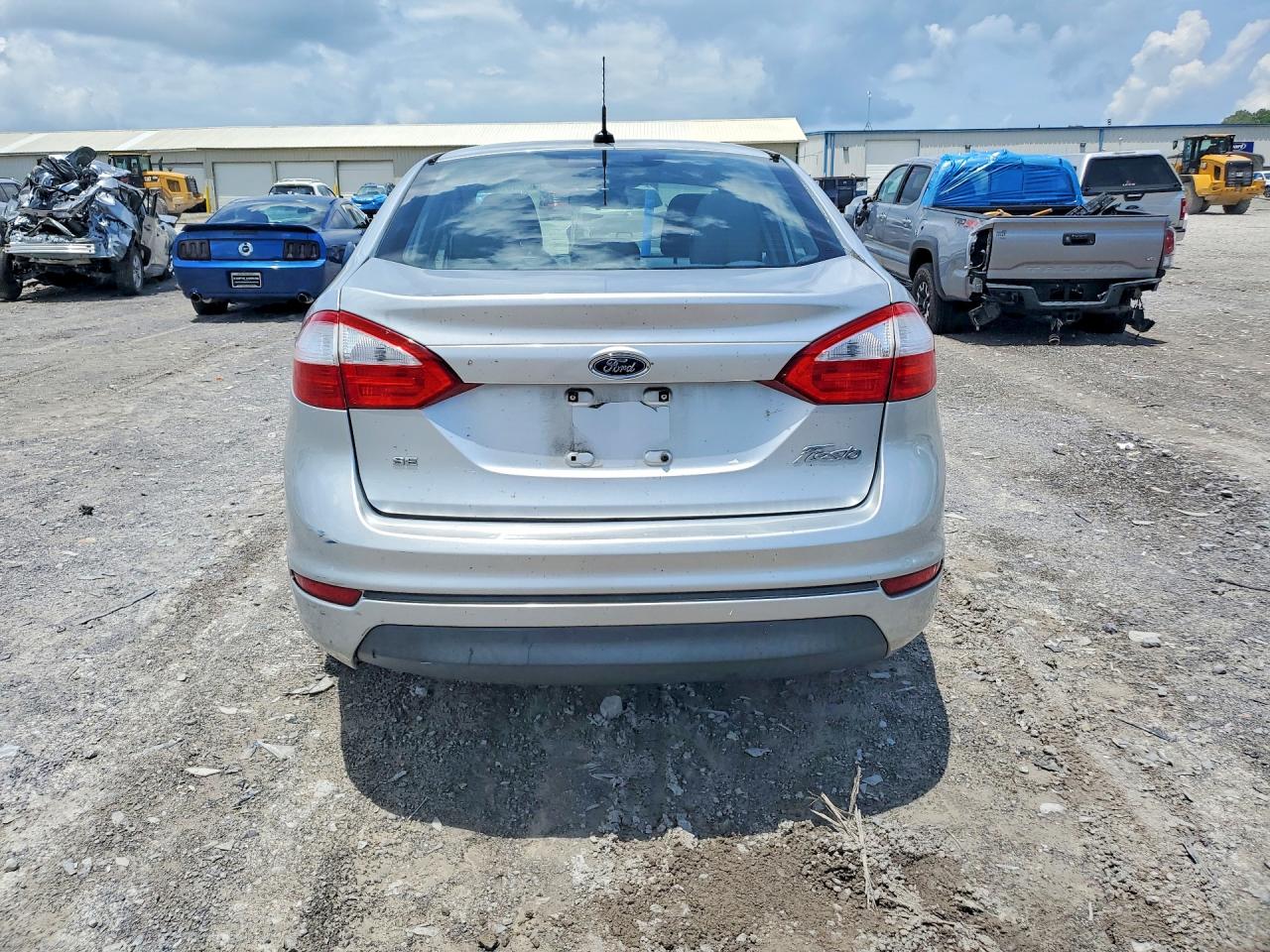 2015 Ford Fiesta Se Silver vin: 3FADP4BJ7FM187968