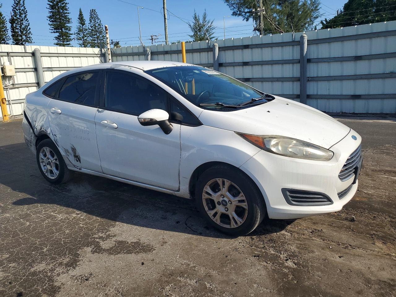 2015 Ford Fiesta Se White vin: 3FADP4BJ7FM204378