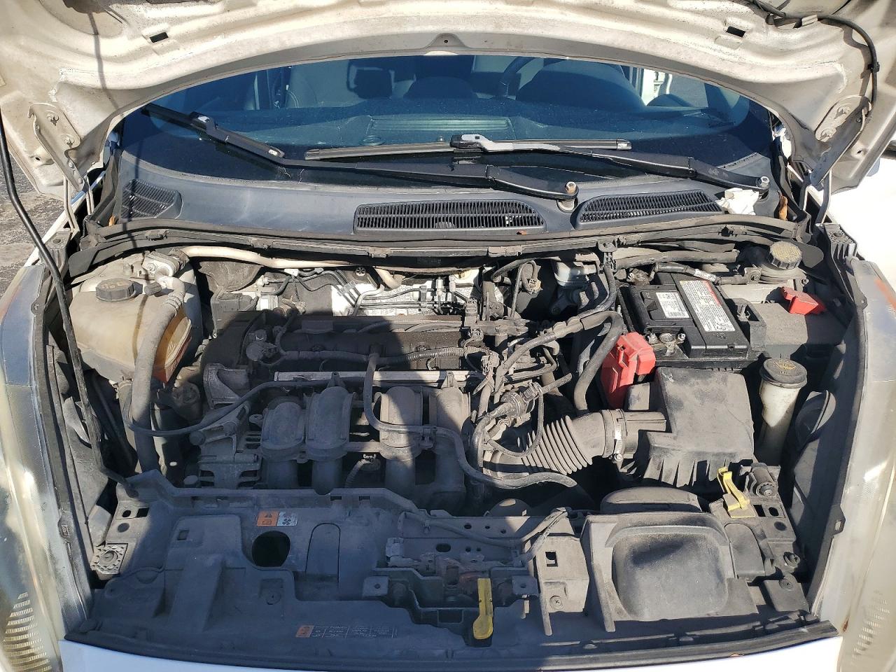 2015 Ford Fiesta Se White vin: 3FADP4BJ7FM204378