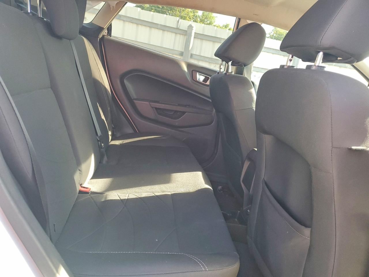 2015 Ford Fiesta Se White vin: 3FADP4BJ7FM204378