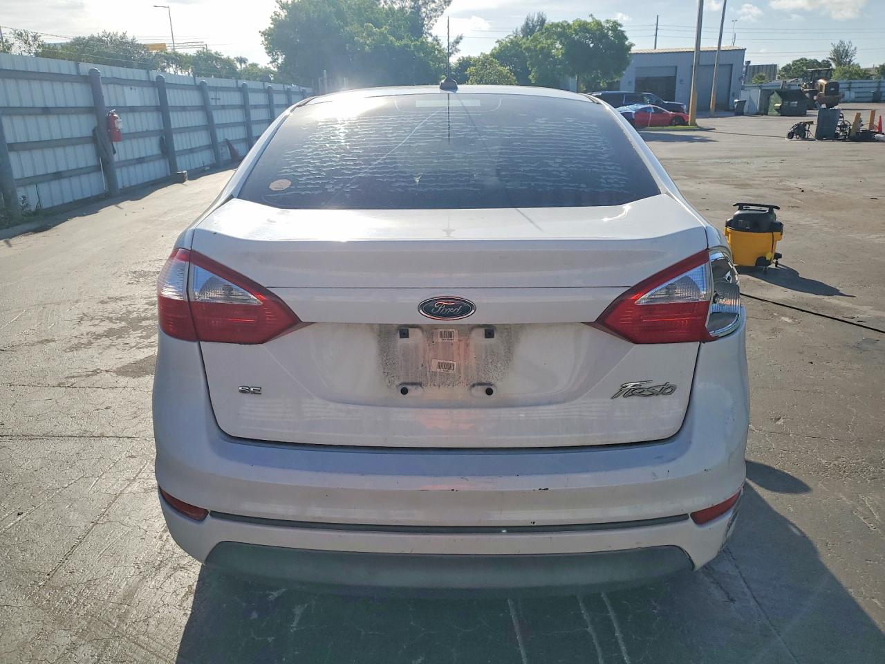 2015 Ford Fiesta Se White vin: 3FADP4BJ7FM204378