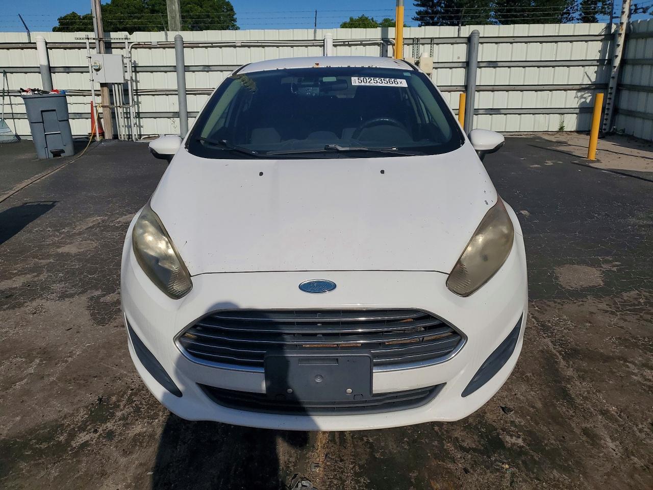 2015 Ford Fiesta Se White vin: 3FADP4BJ7FM204378