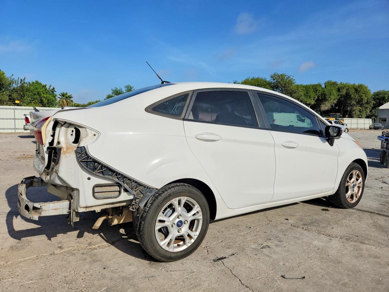 2015 Ford Fiesta Se Белый vin: 3FADP4BJ7FM224484