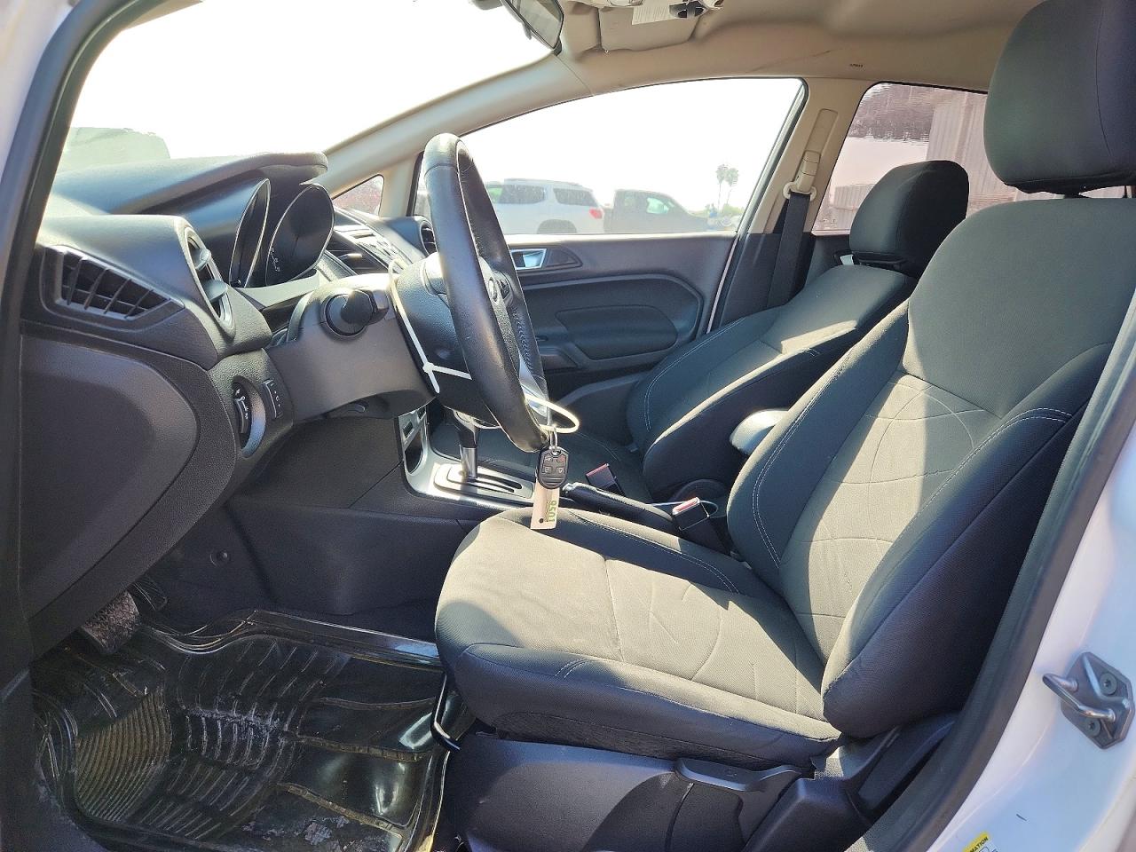 2015 Ford Fiesta Se Белый vin: 3FADP4BJ7FM224484