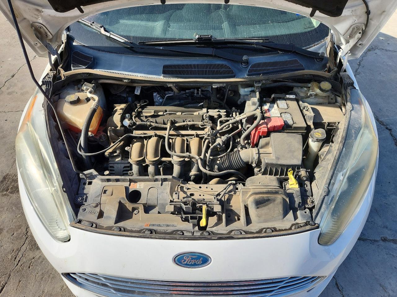 2015 Ford Fiesta Se Белый vin: 3FADP4BJ7FM224484