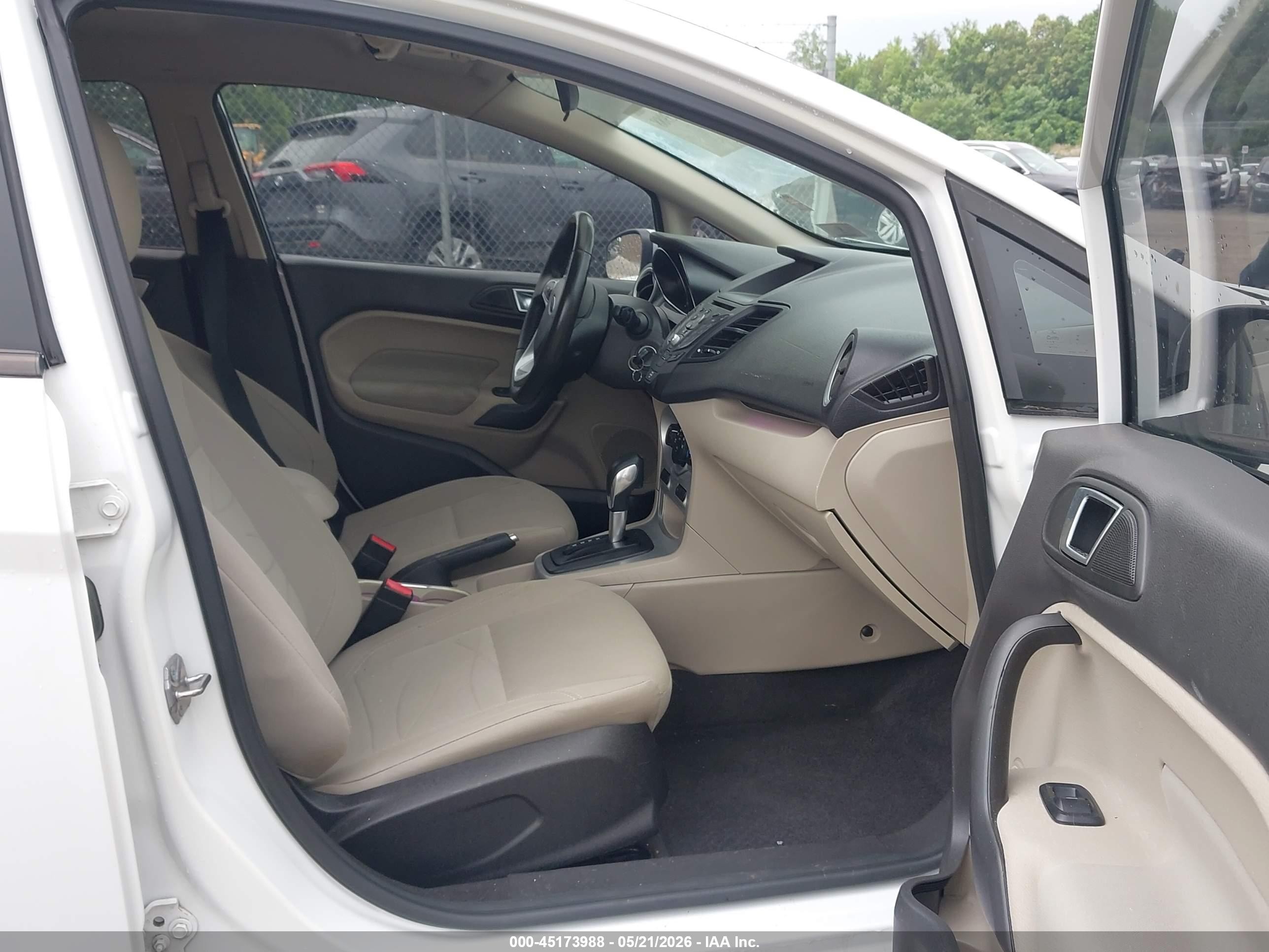 2015 Ford Fiesta Se White vin: 3FADP4BJ7FM225098