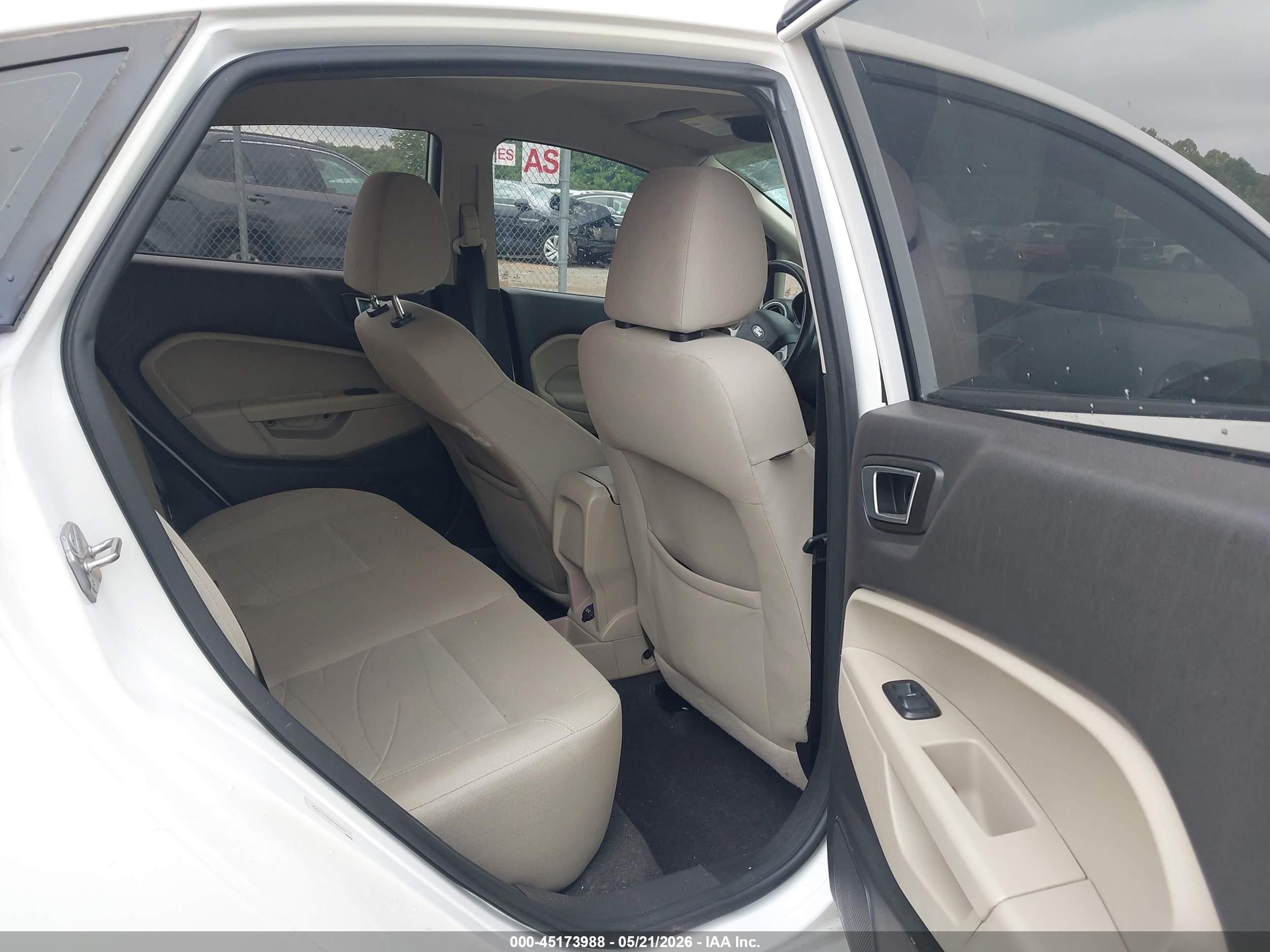 2015 Ford Fiesta Se White vin: 3FADP4BJ7FM225098