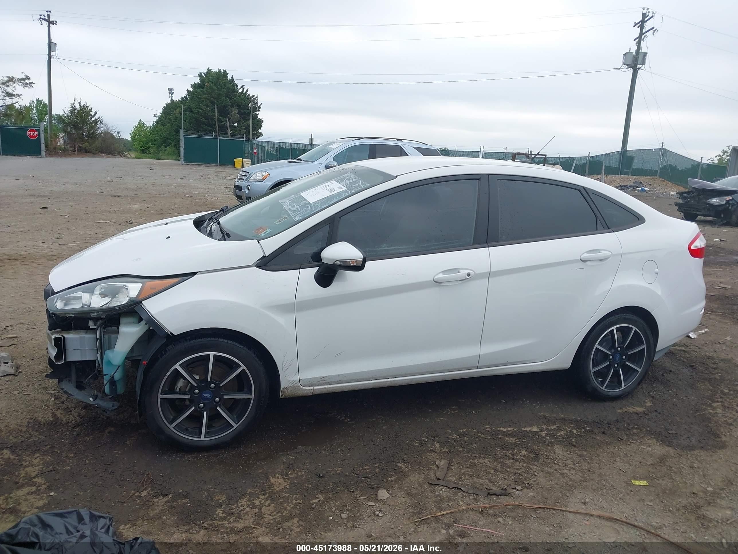 2015 Ford Fiesta Se White vin: 3FADP4BJ7FM225098