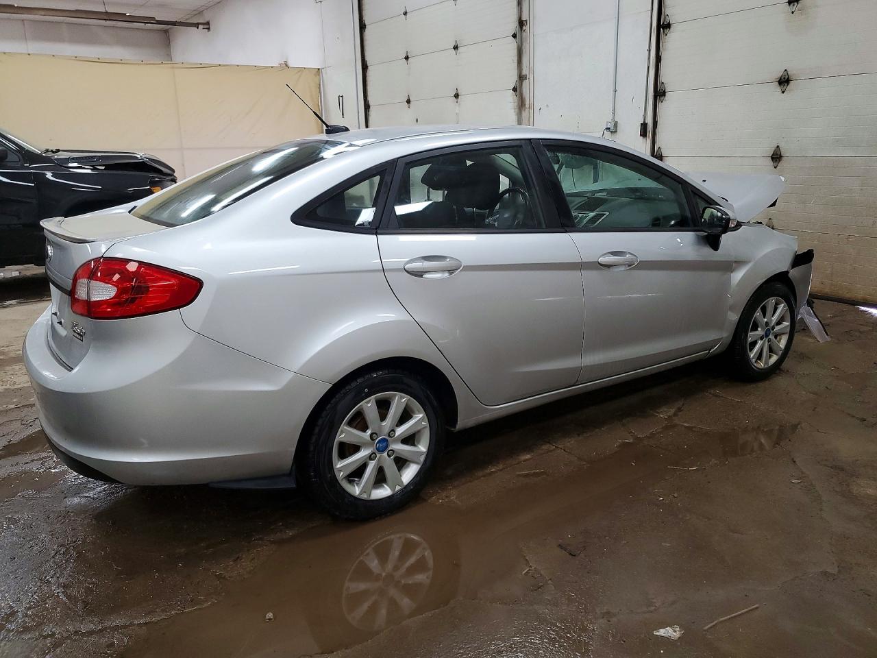 2013 Ford Fiesta Se Silver vin: 3FADP4BJ8DM141112