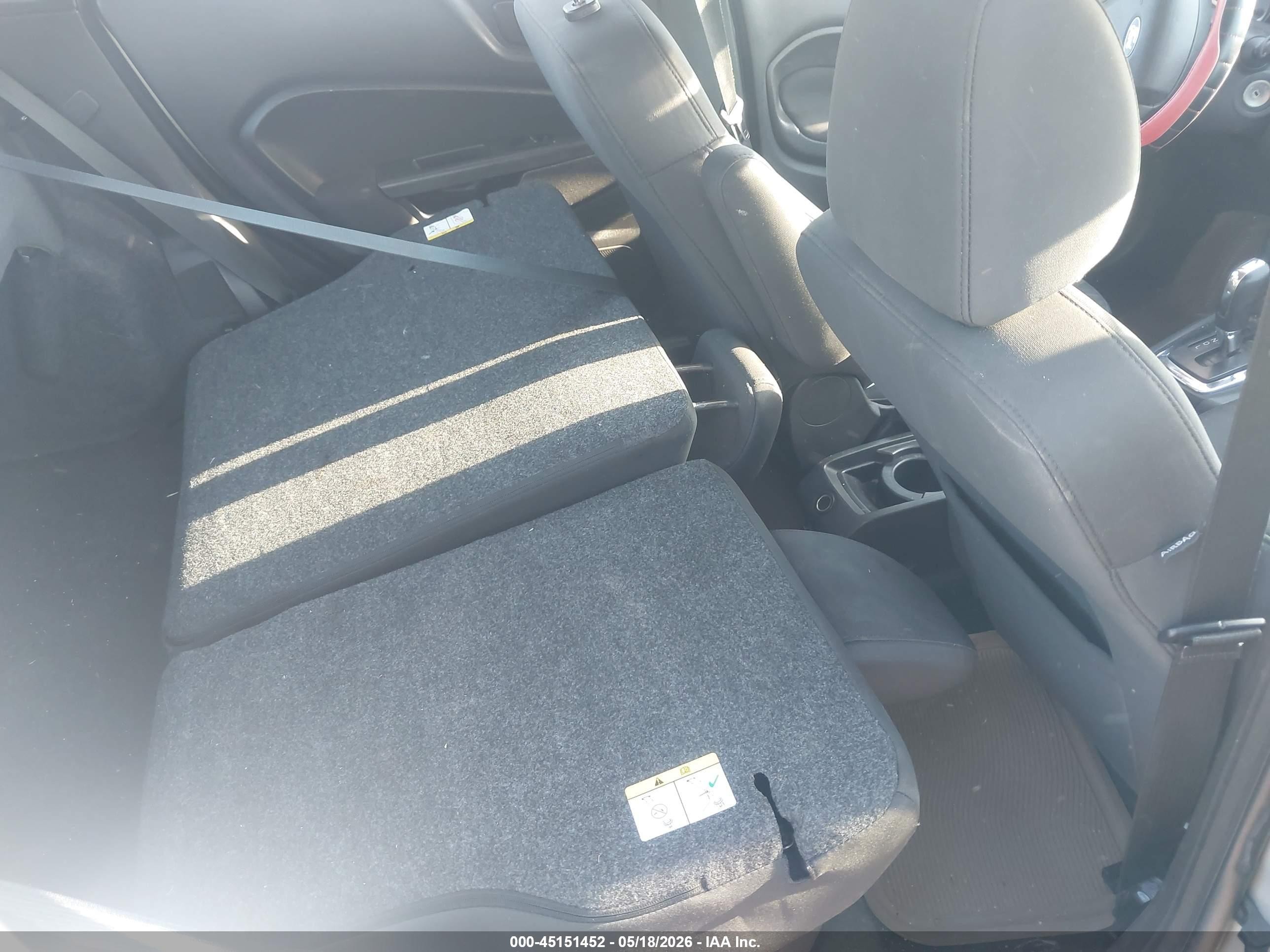2013 Ford Fiesta Se Серебряный vin: 3FADP4BJ8DM218044