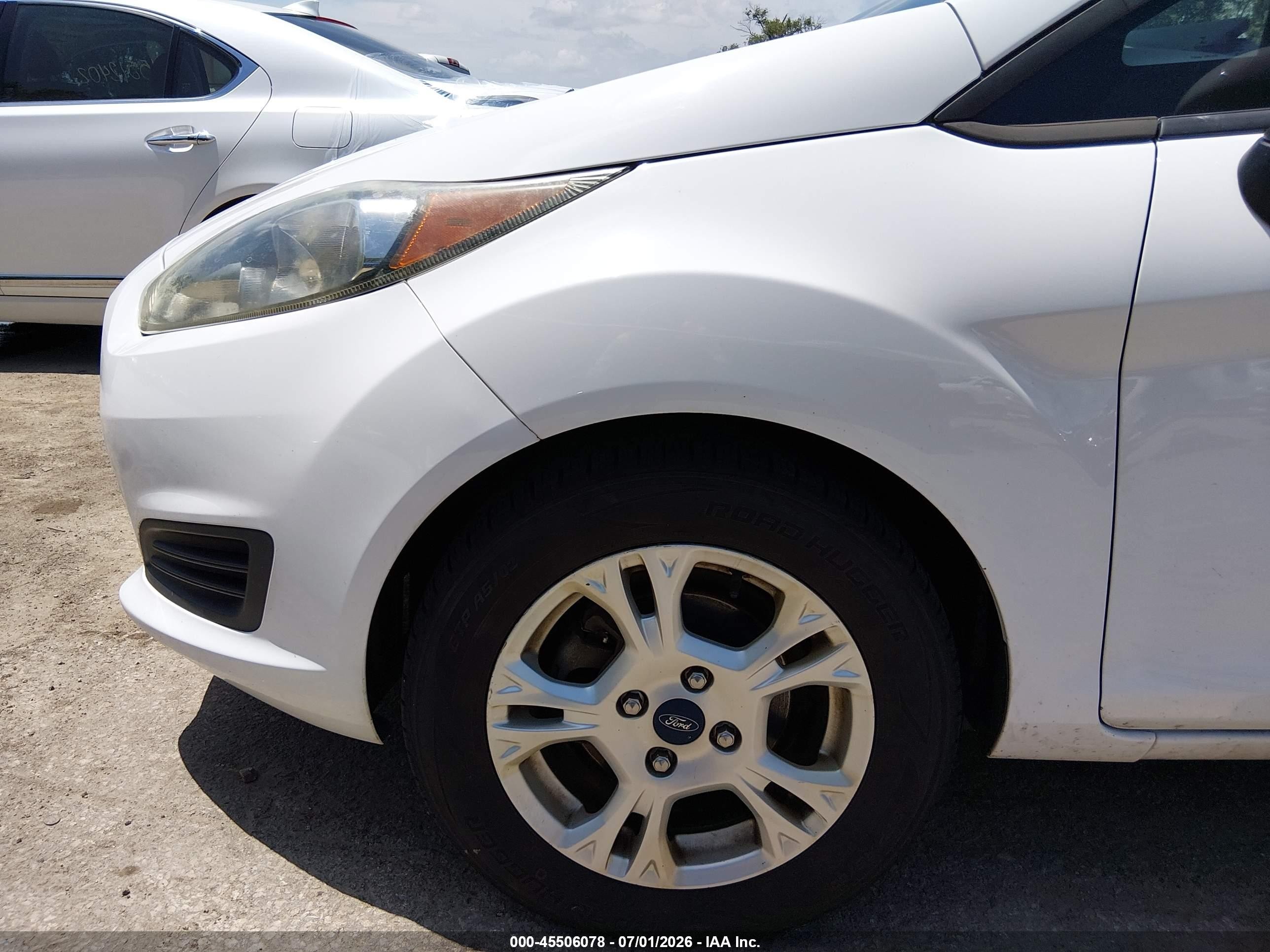 2015 Ford Fiesta Se White vin: 3FADP4BJ8FM129402