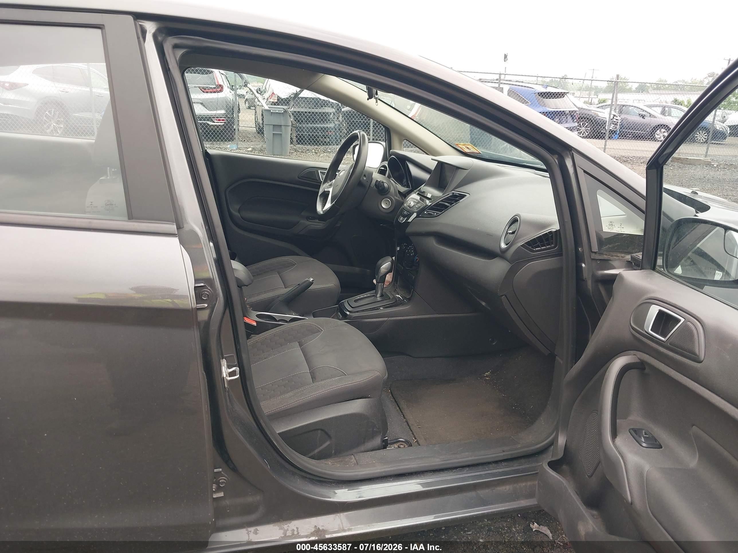 2015 Ford Fiesta Se Gray vin: 3FADP4BJ8FM137919