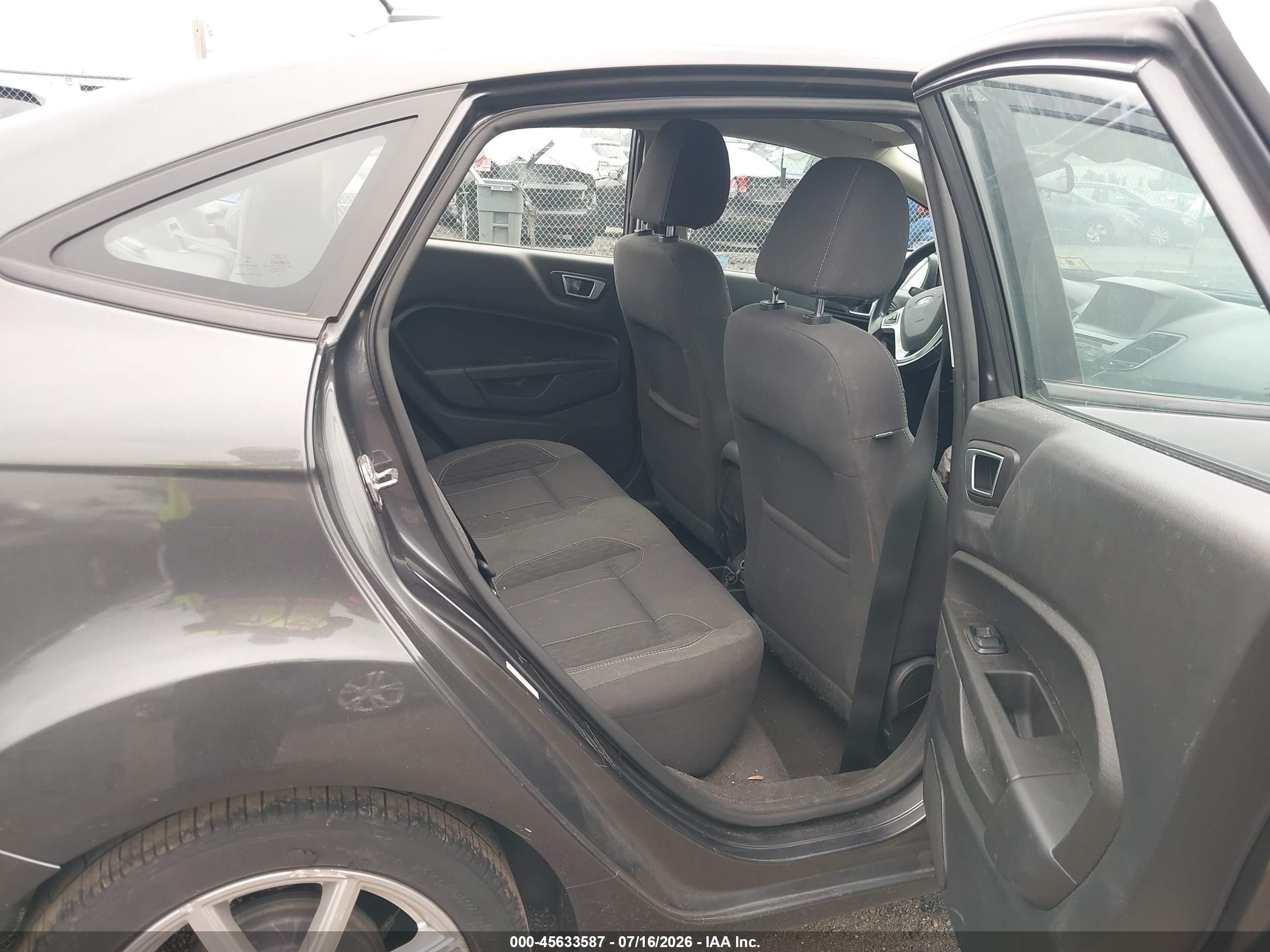 2015 Ford Fiesta Se Gray vin: 3FADP4BJ8FM137919