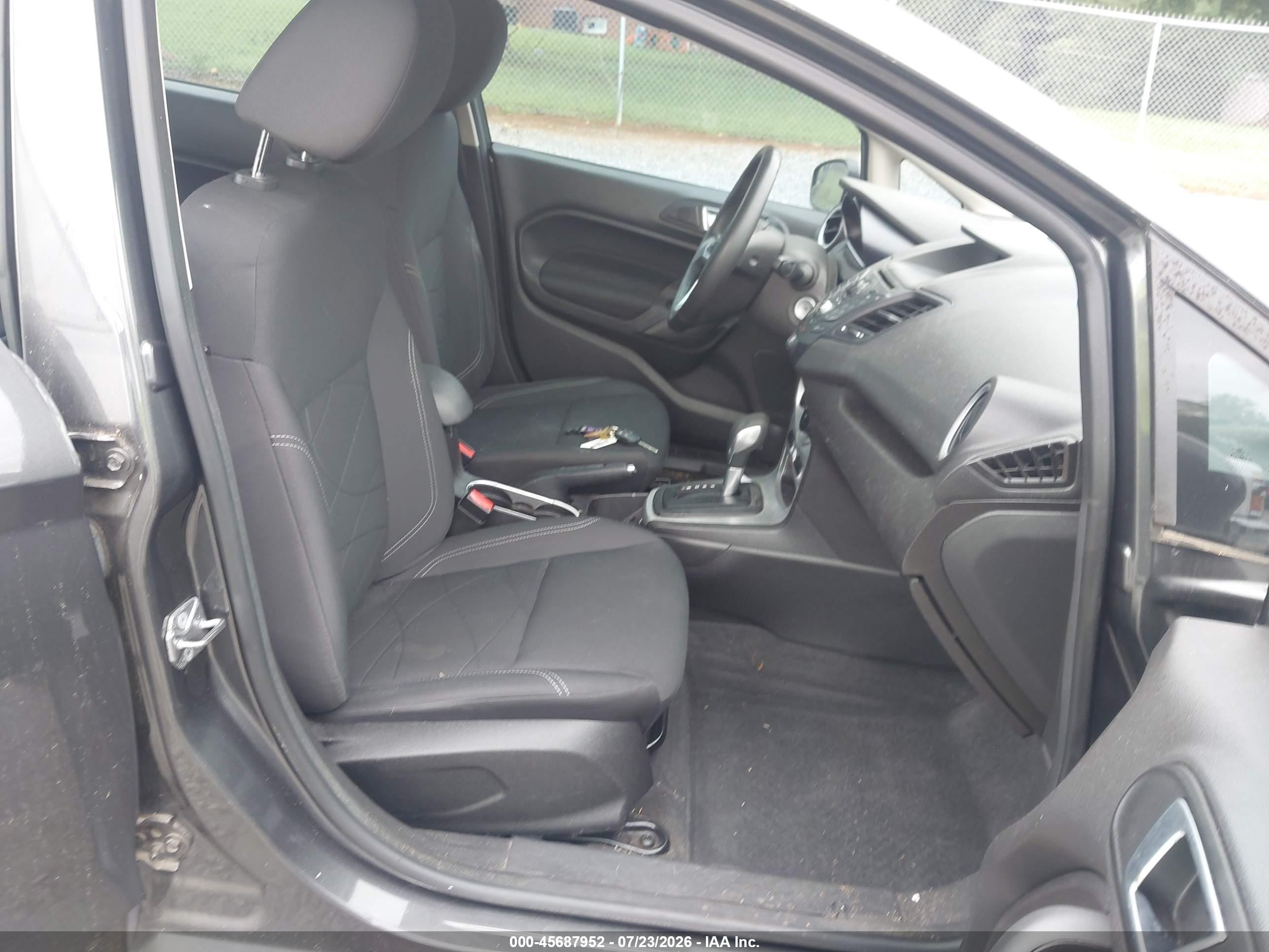 2015 Ford Fiesta Se Серый vin: 3FADP4BJ8FM171052