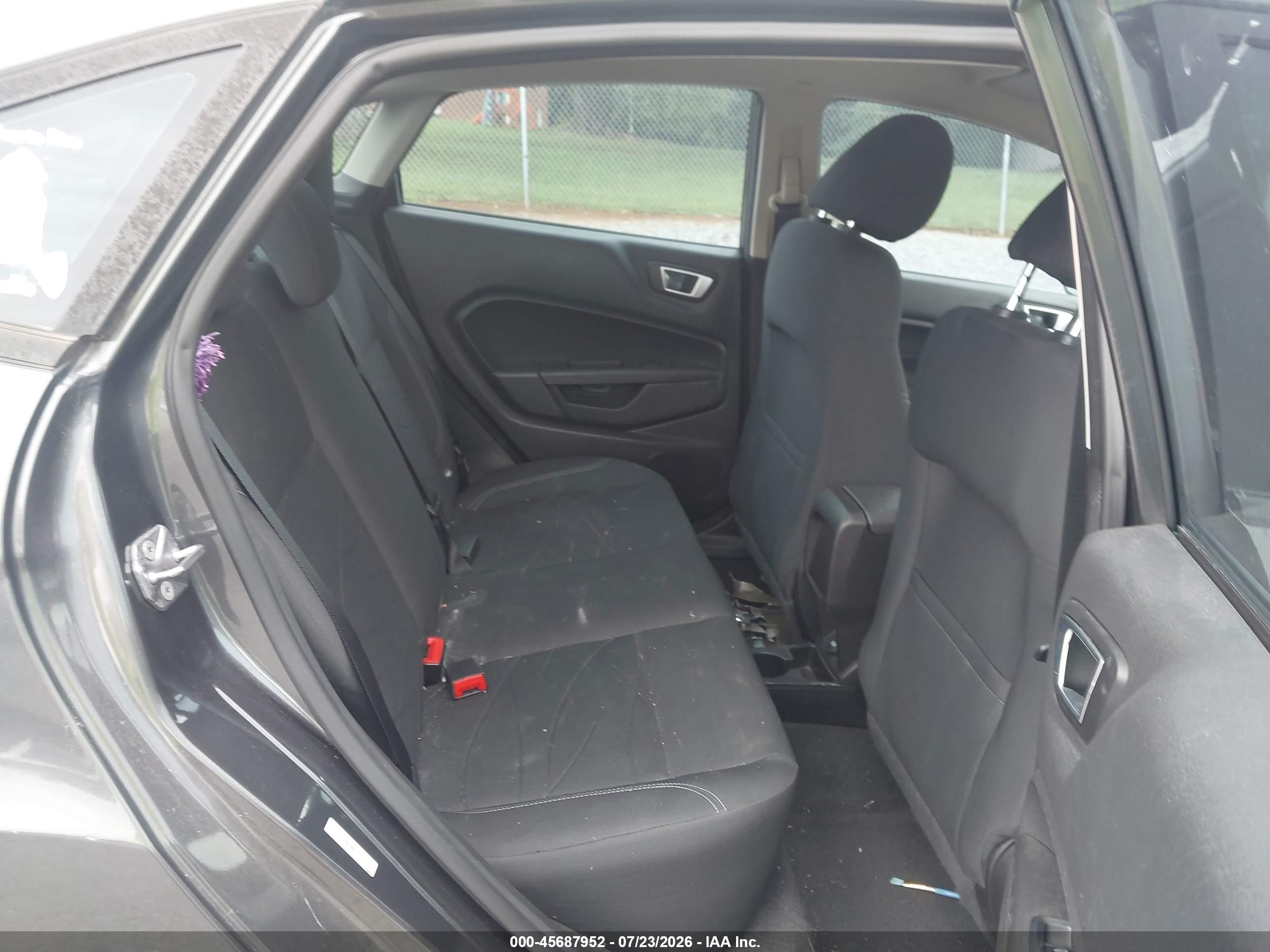 2015 Ford Fiesta Se Серый vin: 3FADP4BJ8FM171052