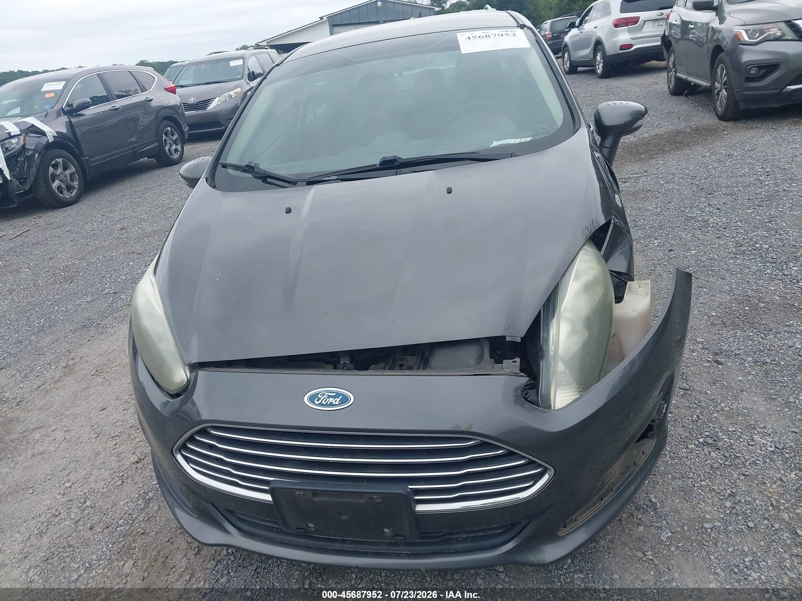 2015 Ford Fiesta Se Серый vin: 3FADP4BJ8FM171052