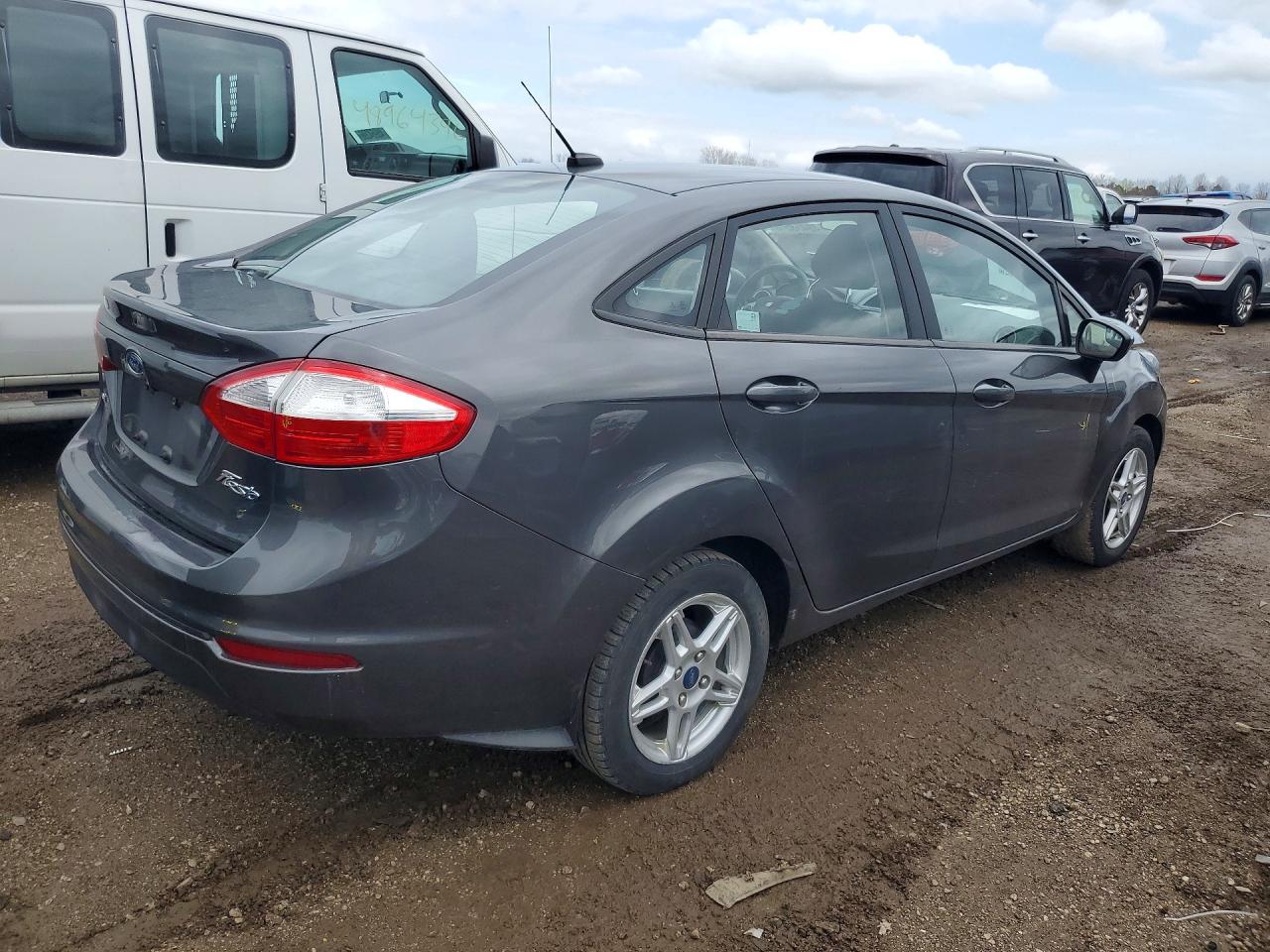 2019 Ford Fiesta Se Серый vin: 3FADP4BJ8KM104378