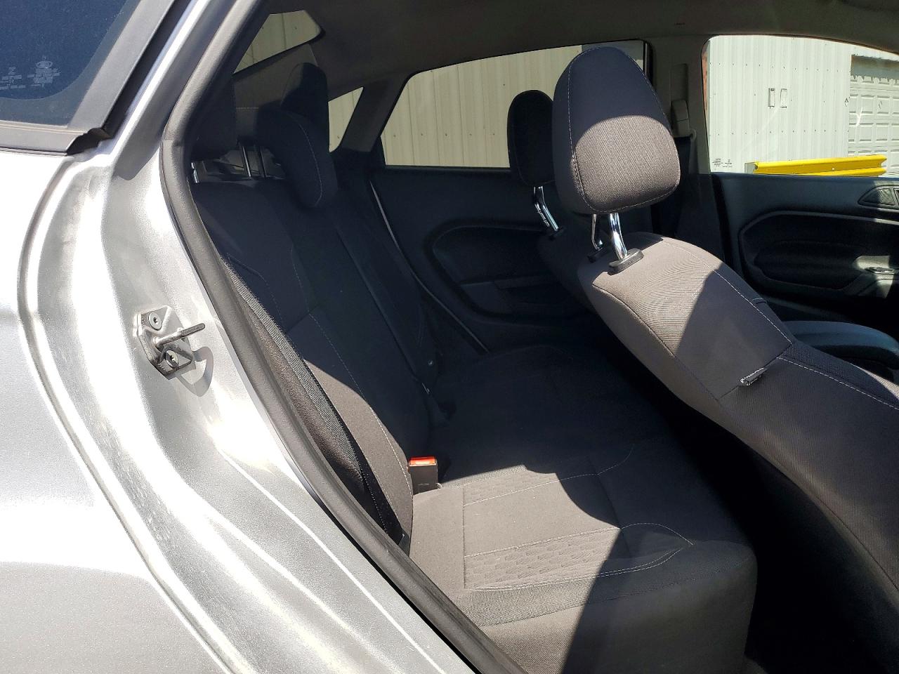 2019 Ford Fiesta Se Silver vin: 3FADP4BJ8KM141365