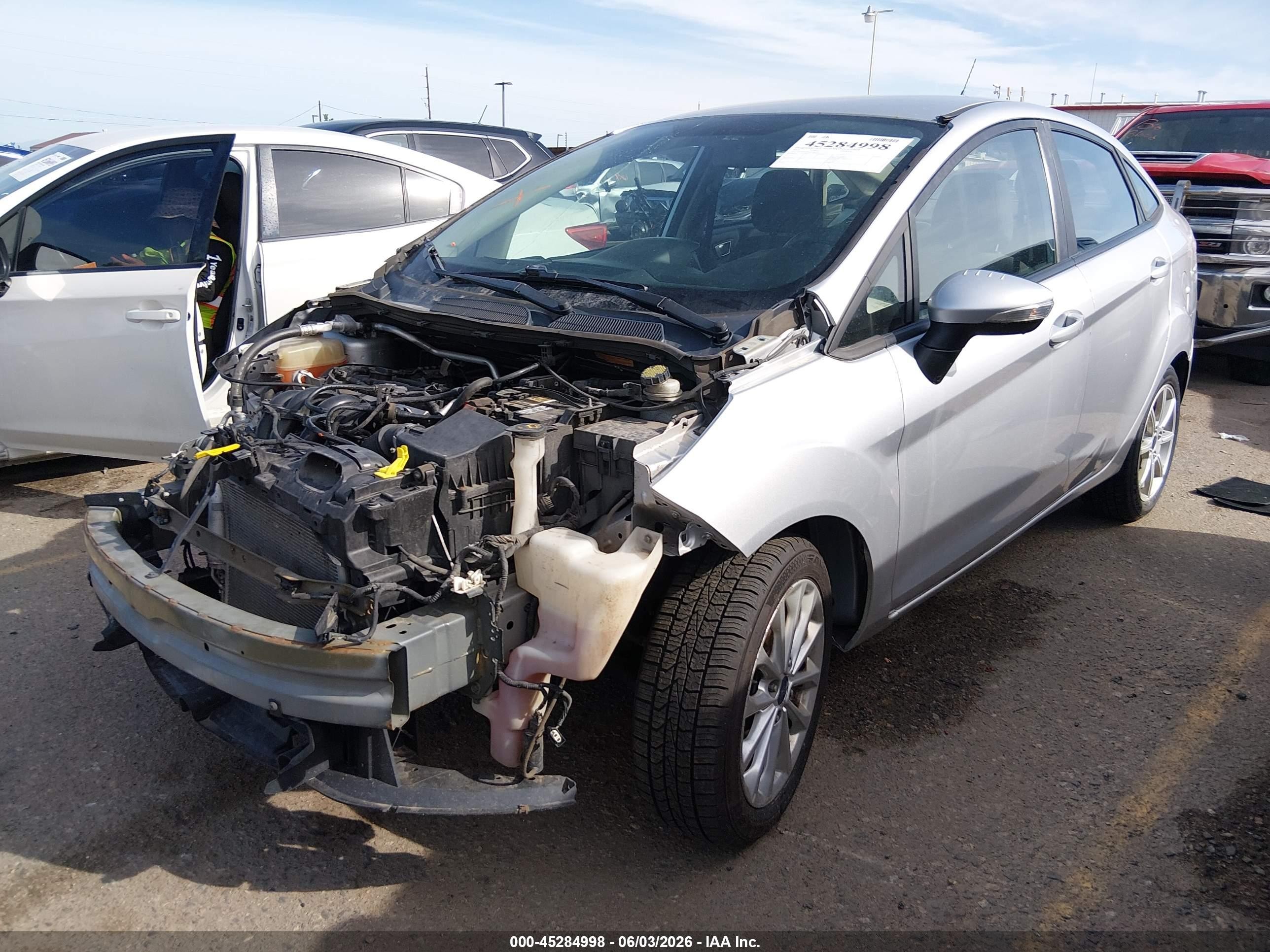 2014 Ford Fiesta Se Серебряный vin: 3FADP4BJ9EM206356