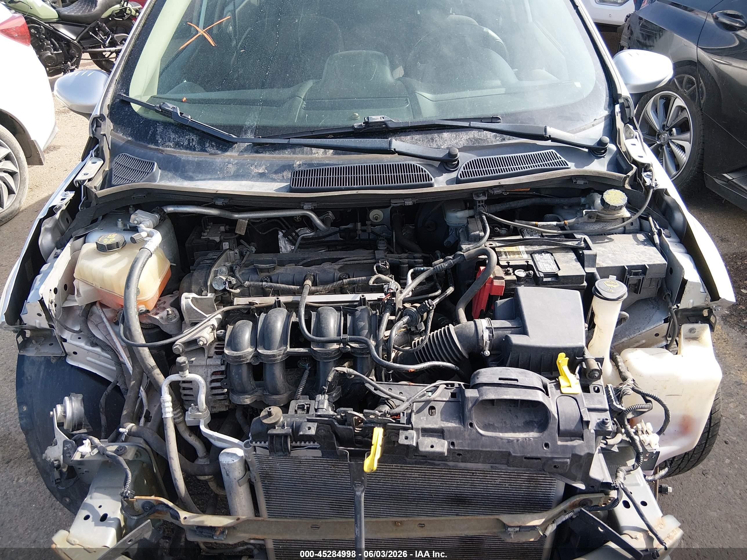 2014 Ford Fiesta Se Серебряный vin: 3FADP4BJ9EM206356