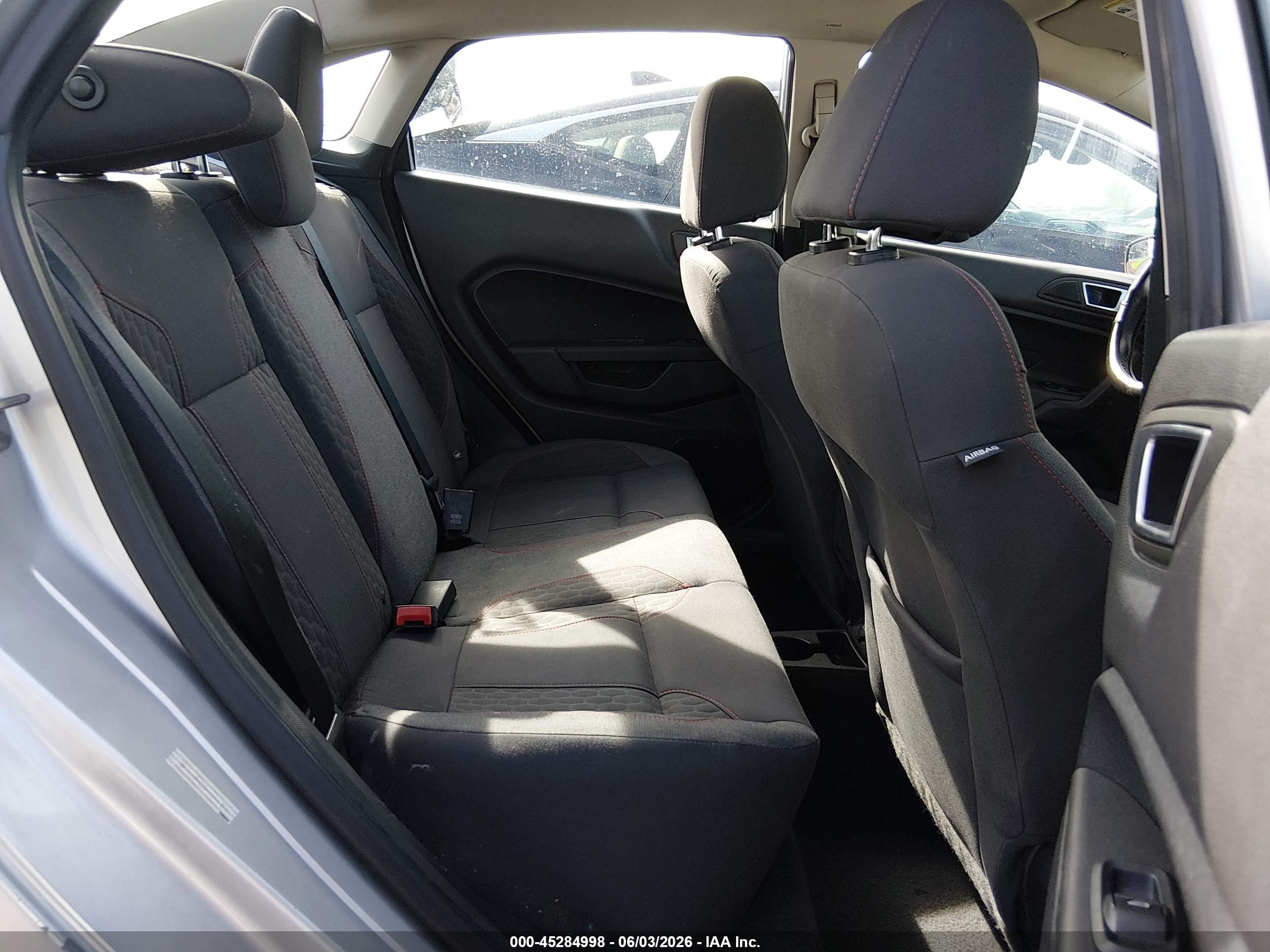 2014 Ford Fiesta Se Серебряный vin: 3FADP4BJ9EM206356