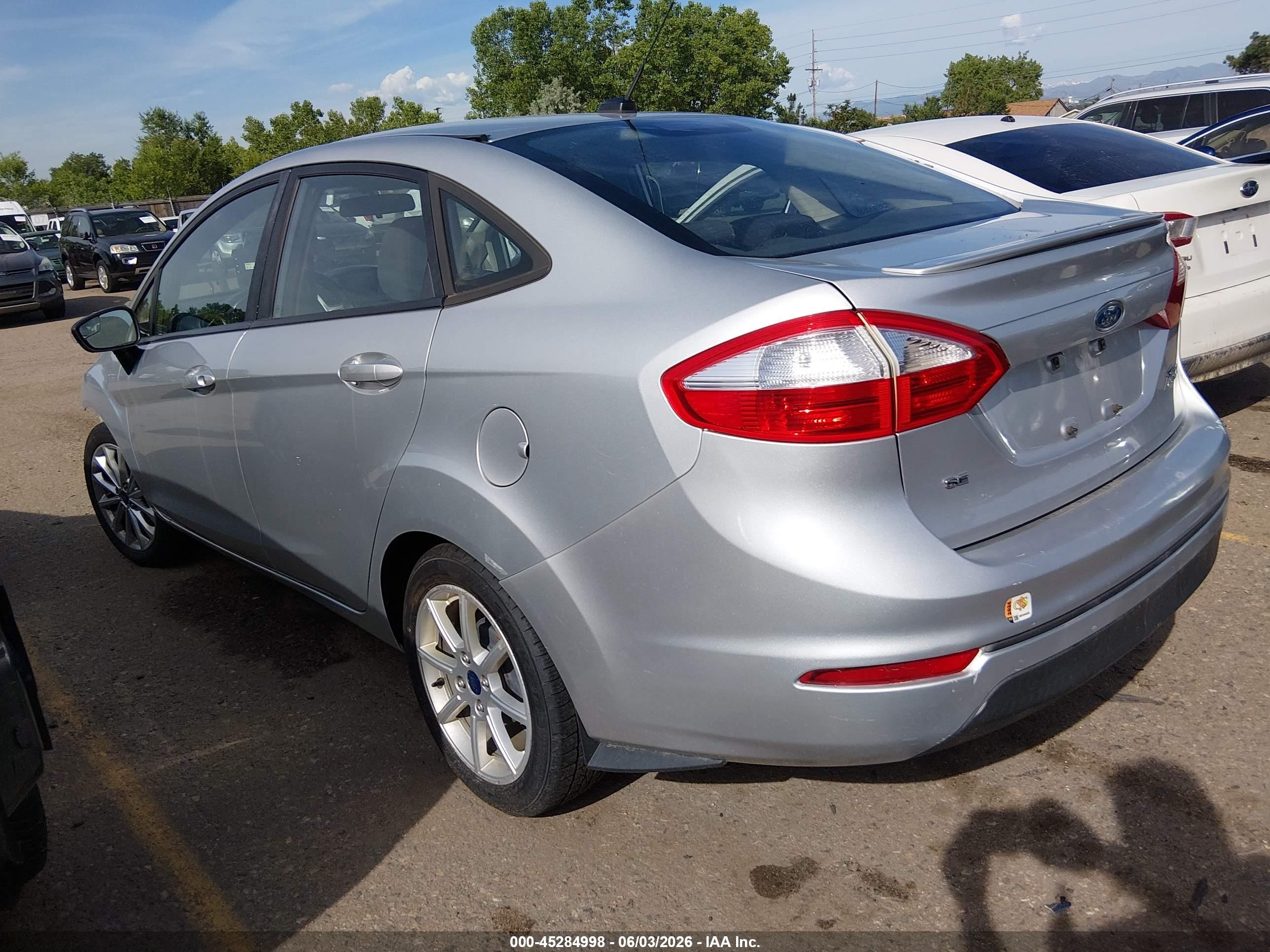 2014 Ford Fiesta Se Серебряный vin: 3FADP4BJ9EM206356