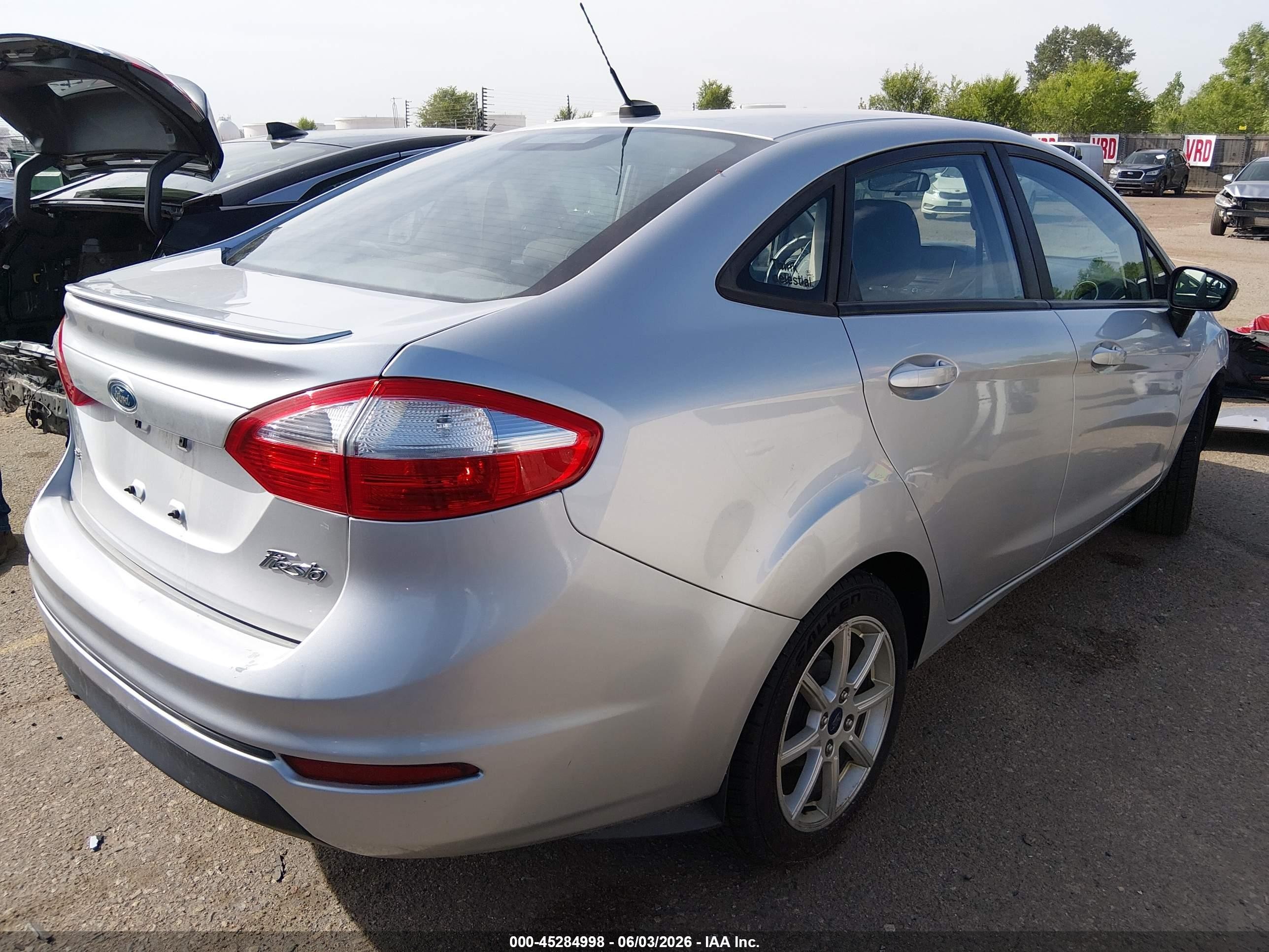 2014 Ford Fiesta Se Серебряный vin: 3FADP4BJ9EM206356