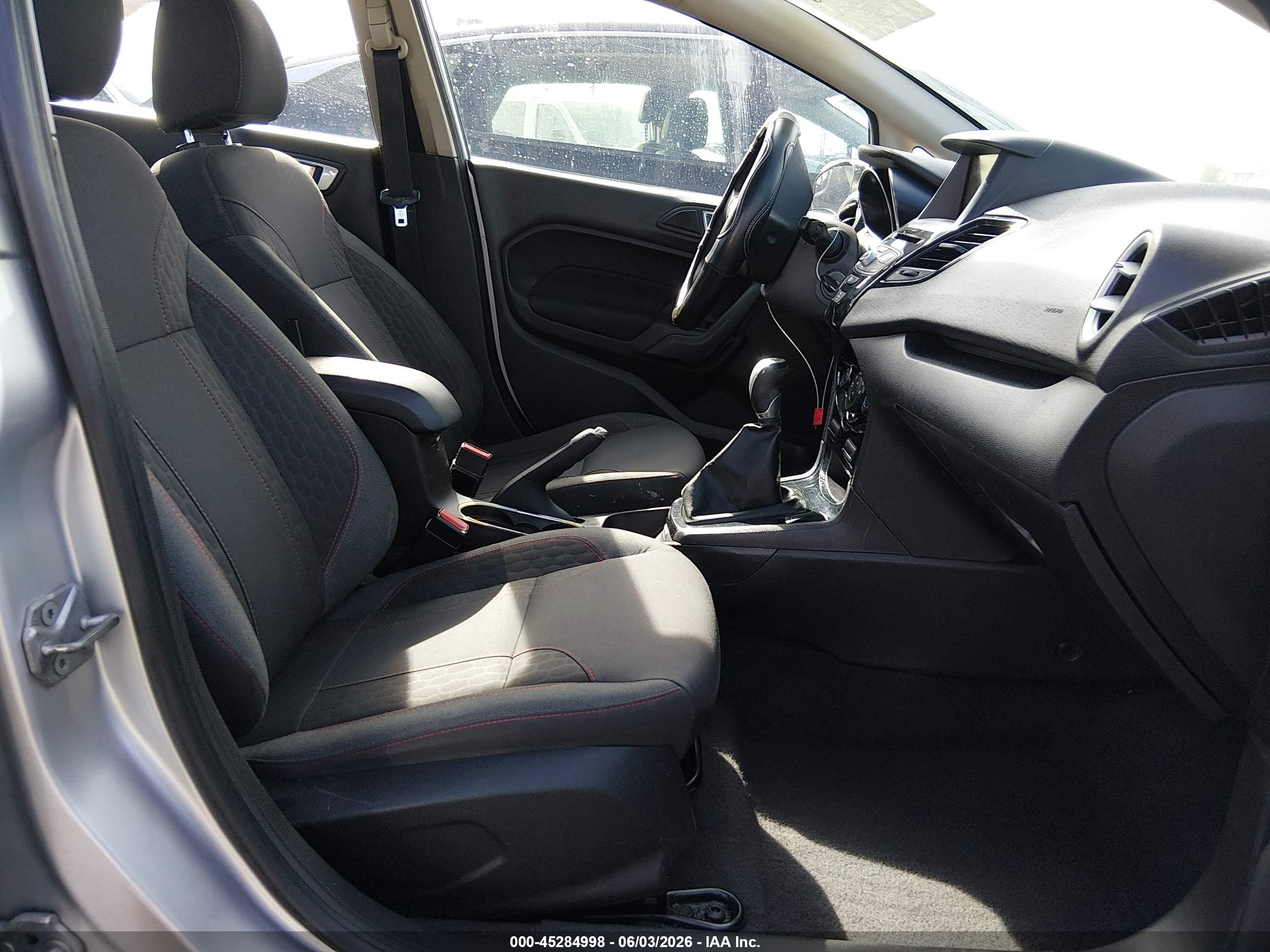 2014 Ford Fiesta Se Серебряный vin: 3FADP4BJ9EM206356