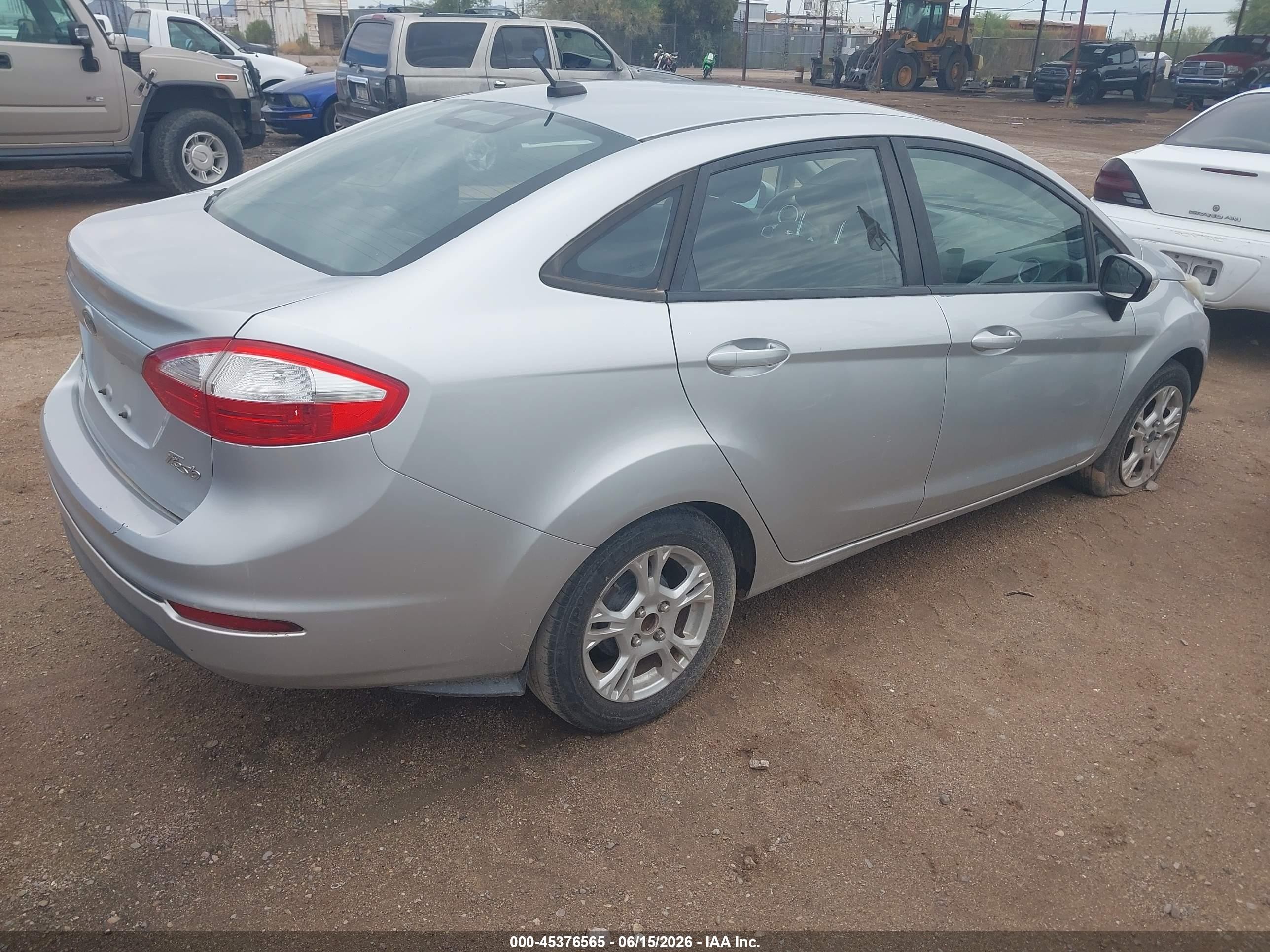 2015 Ford Fiesta Se Серебряный vin: 3FADP4BJ9FM102077