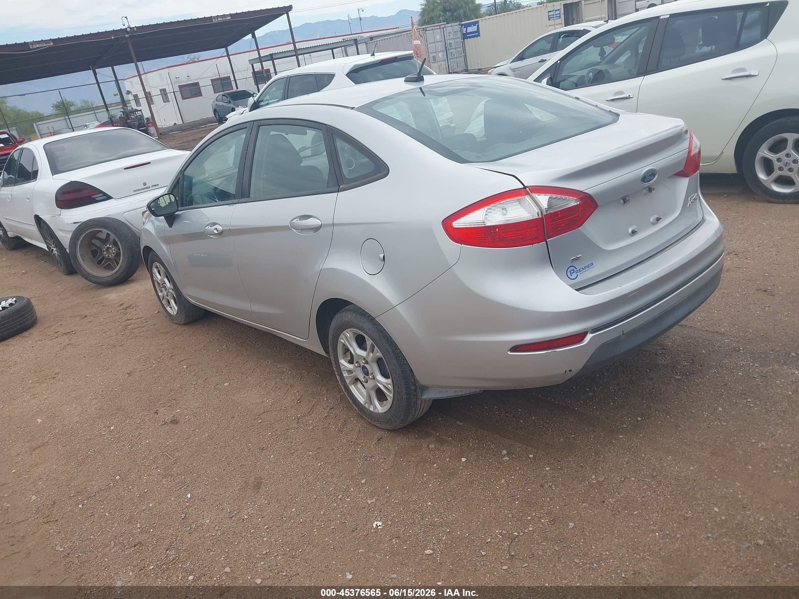 2015 Ford Fiesta Se Серебряный vin: 3FADP4BJ9FM102077