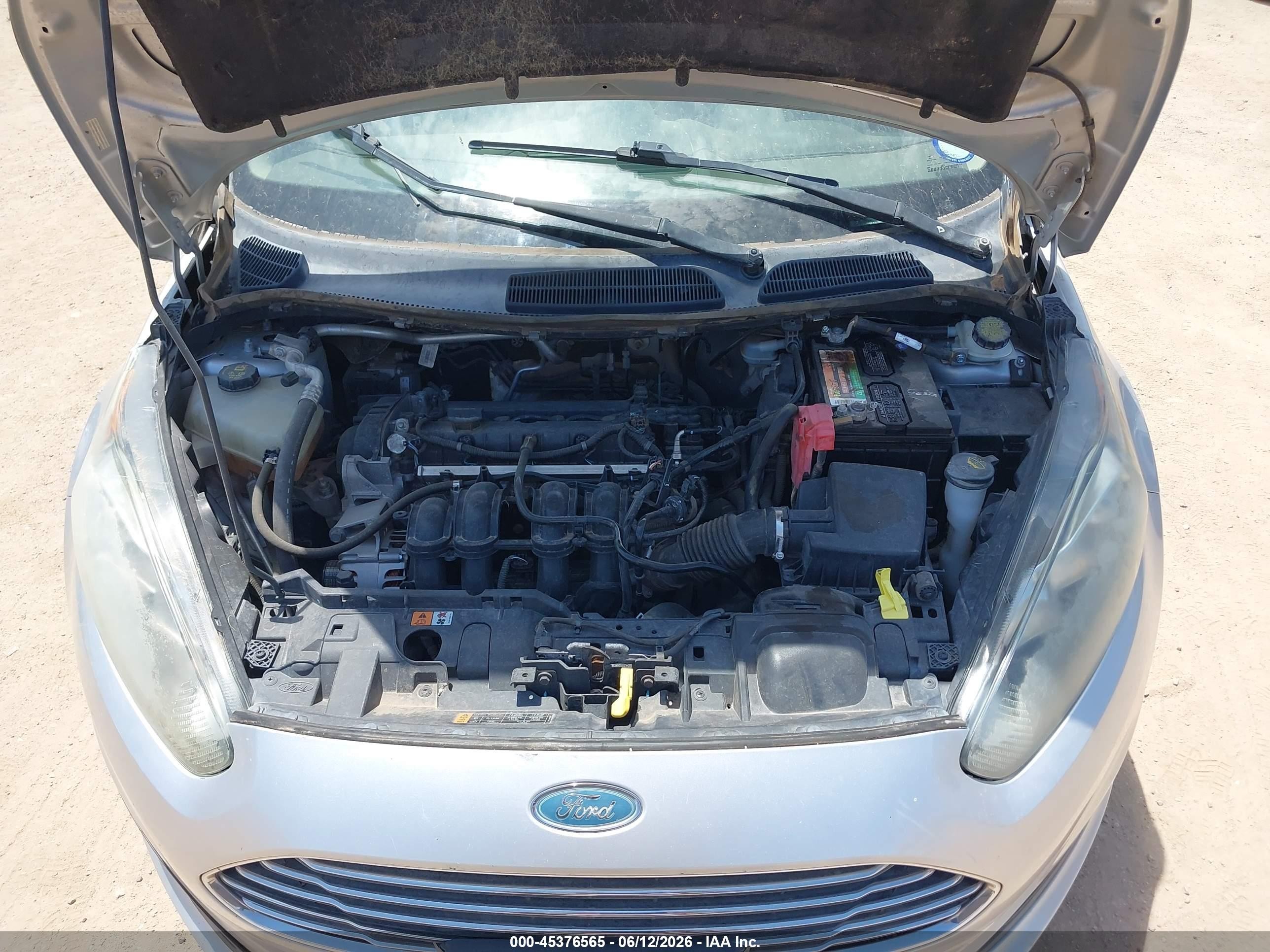 2015 Ford Fiesta Se Серебряный vin: 3FADP4BJ9FM102077