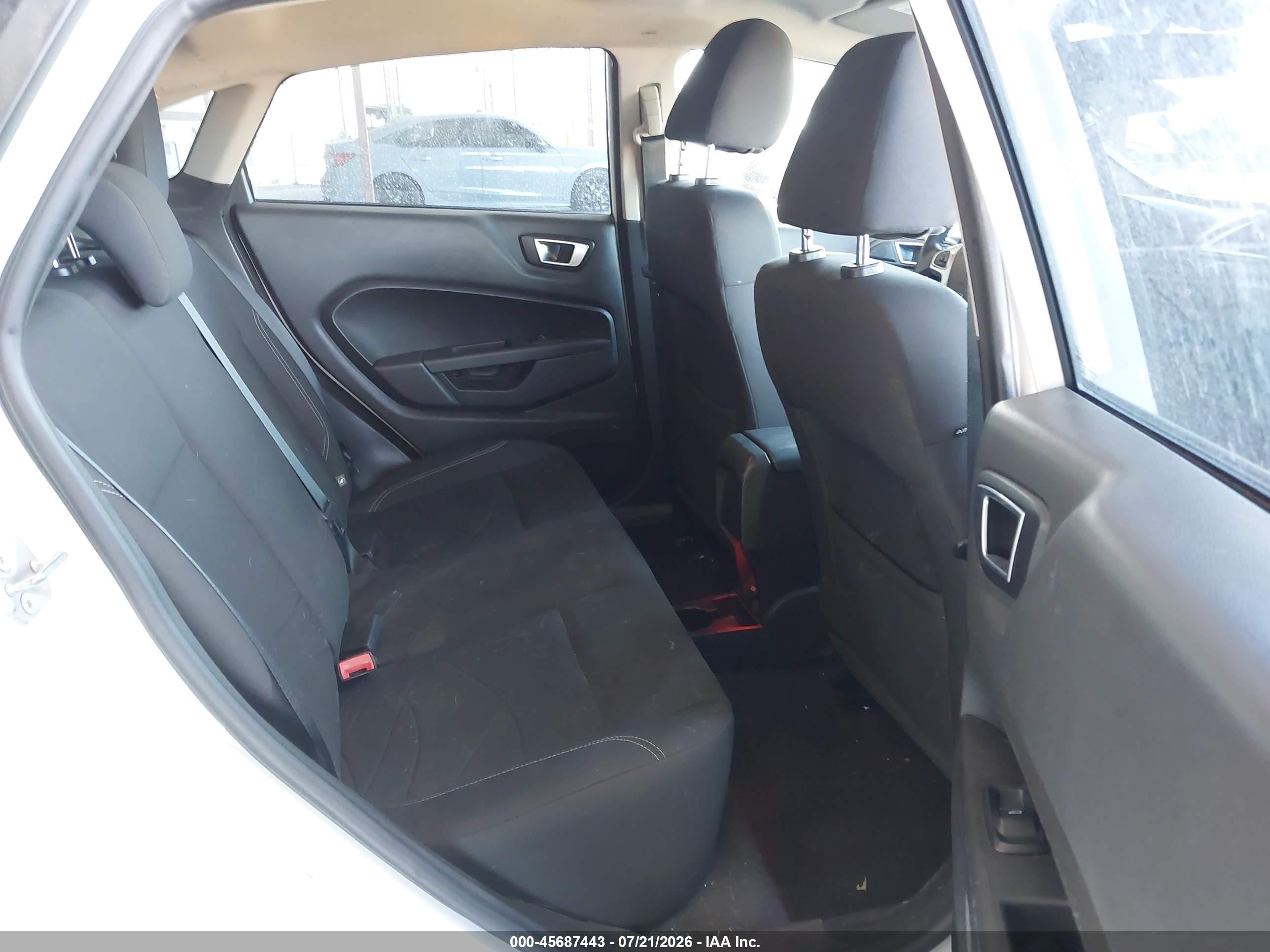 2015 Ford Fiesta Se Белый vin: 3FADP4BJ9FM146290