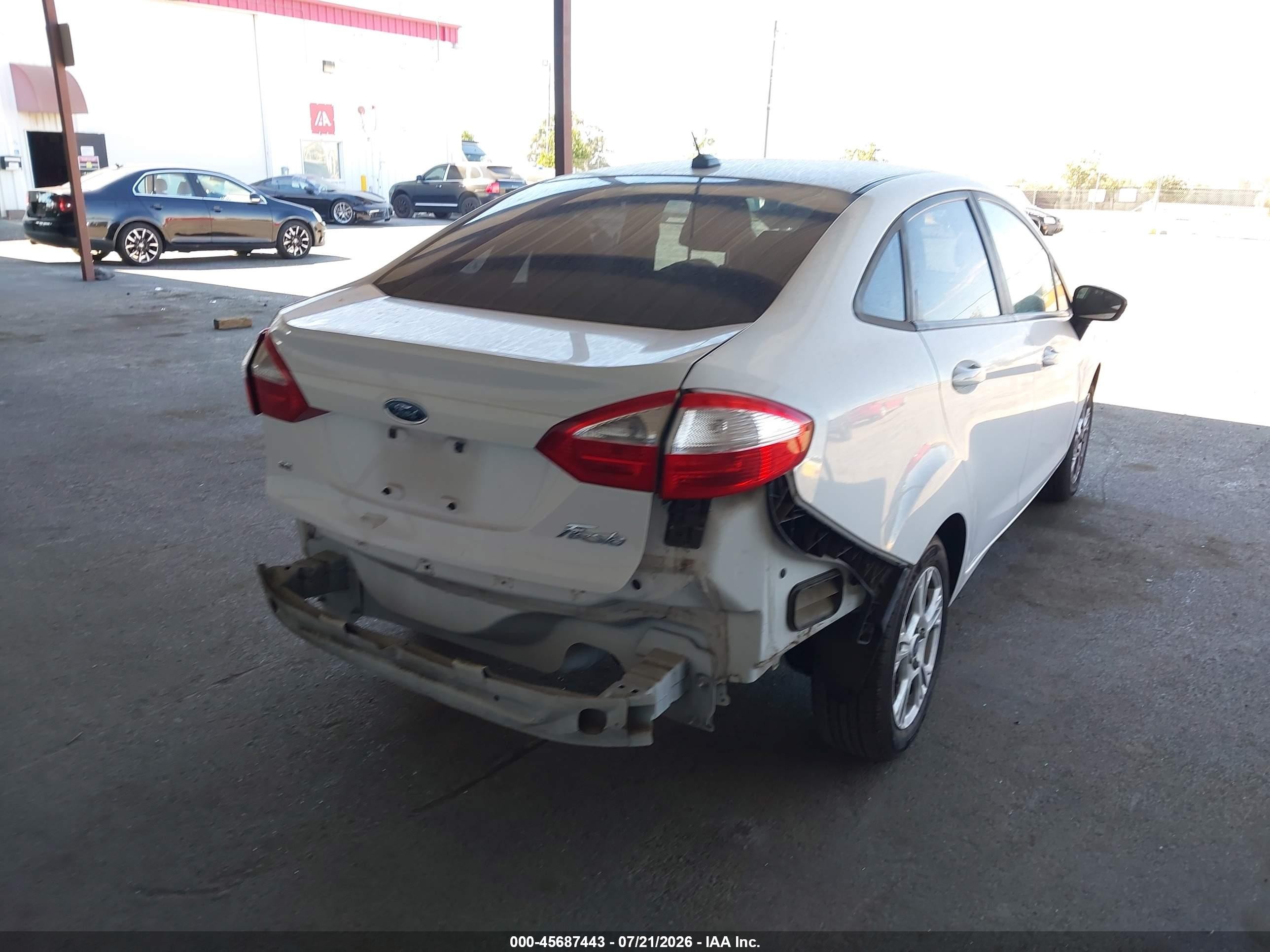 2015 Ford Fiesta Se Белый vin: 3FADP4BJ9FM146290