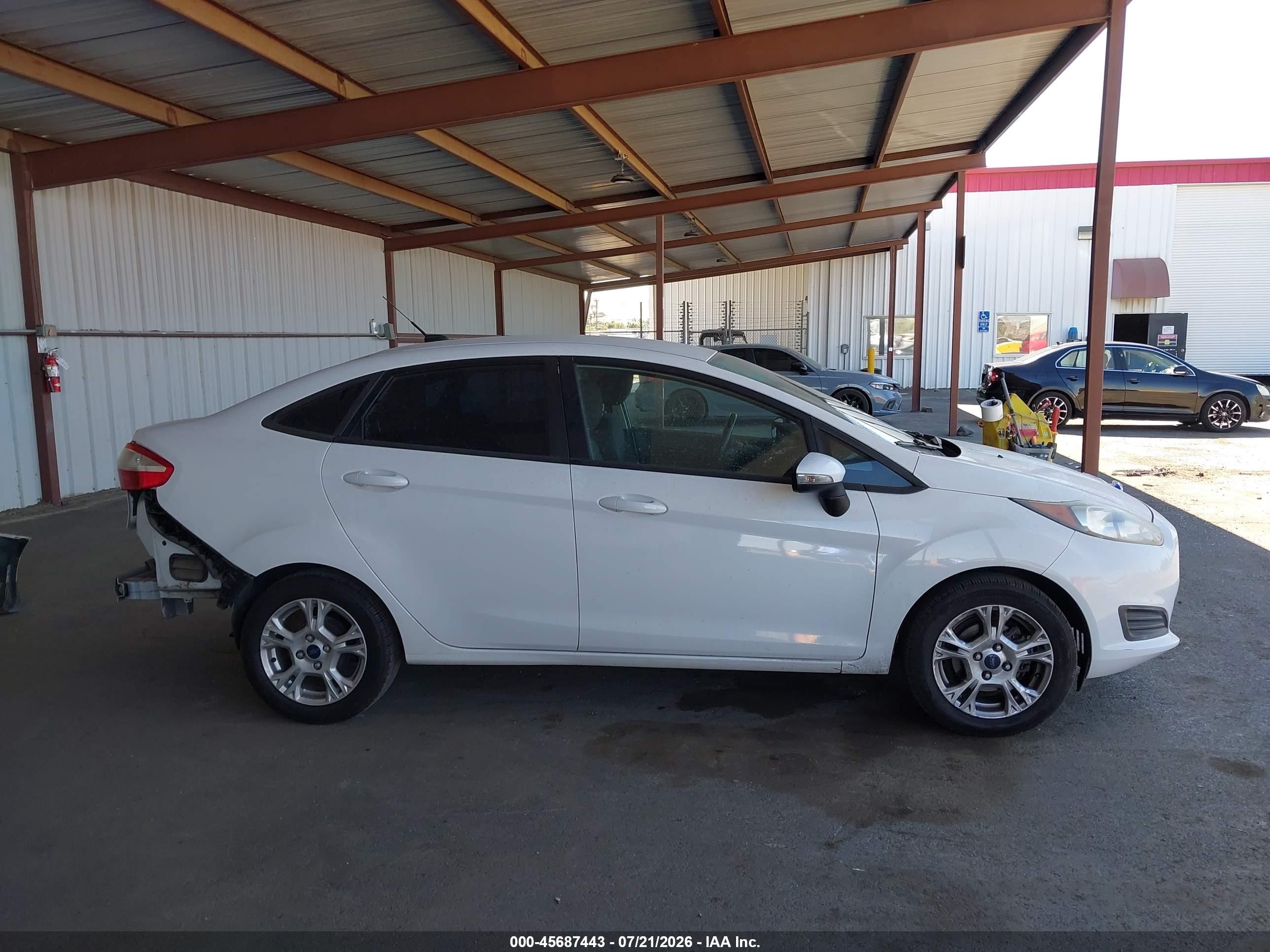 2015 Ford Fiesta Se Белый vin: 3FADP4BJ9FM146290